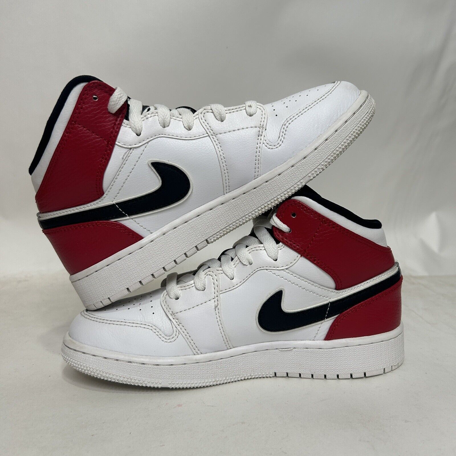 Nike Nike Air Jordan 1 Mid Retro GS “Chicago/White Red” 2024 Size US 6.5 / IT 36.5 - 3 Thumbnail