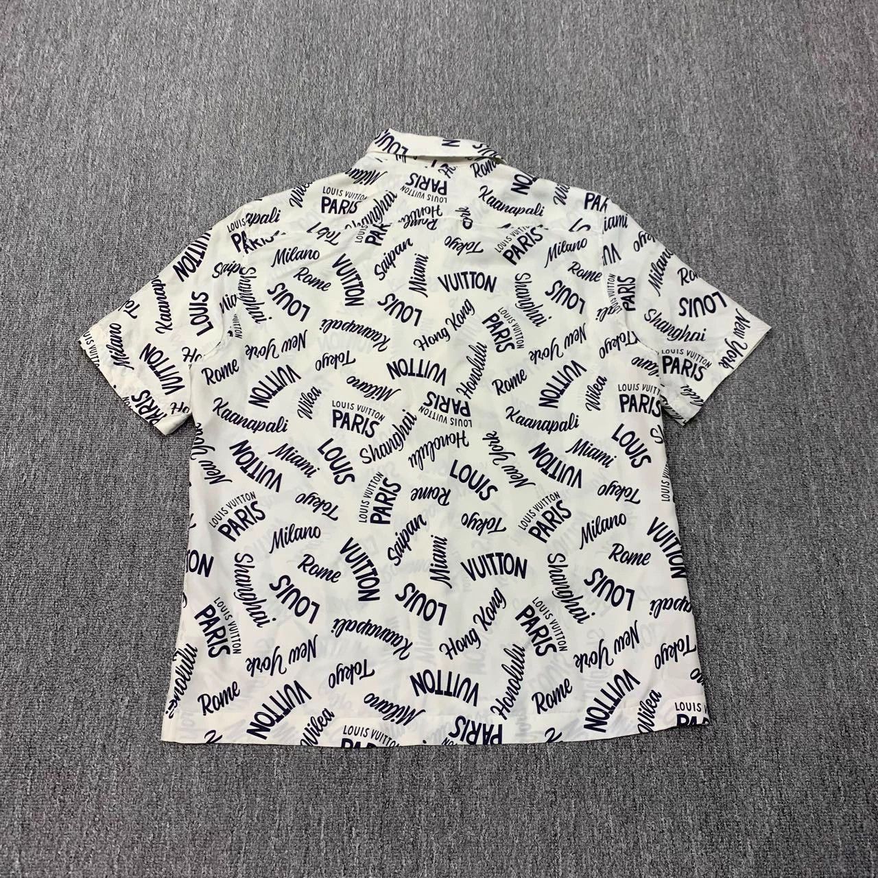 Louis Vuitton LV White Monogram Short Sleeve S 95 New 2 Buttons Replaced Size US S / EU 44-46 / 1 - 2 Thumbnail