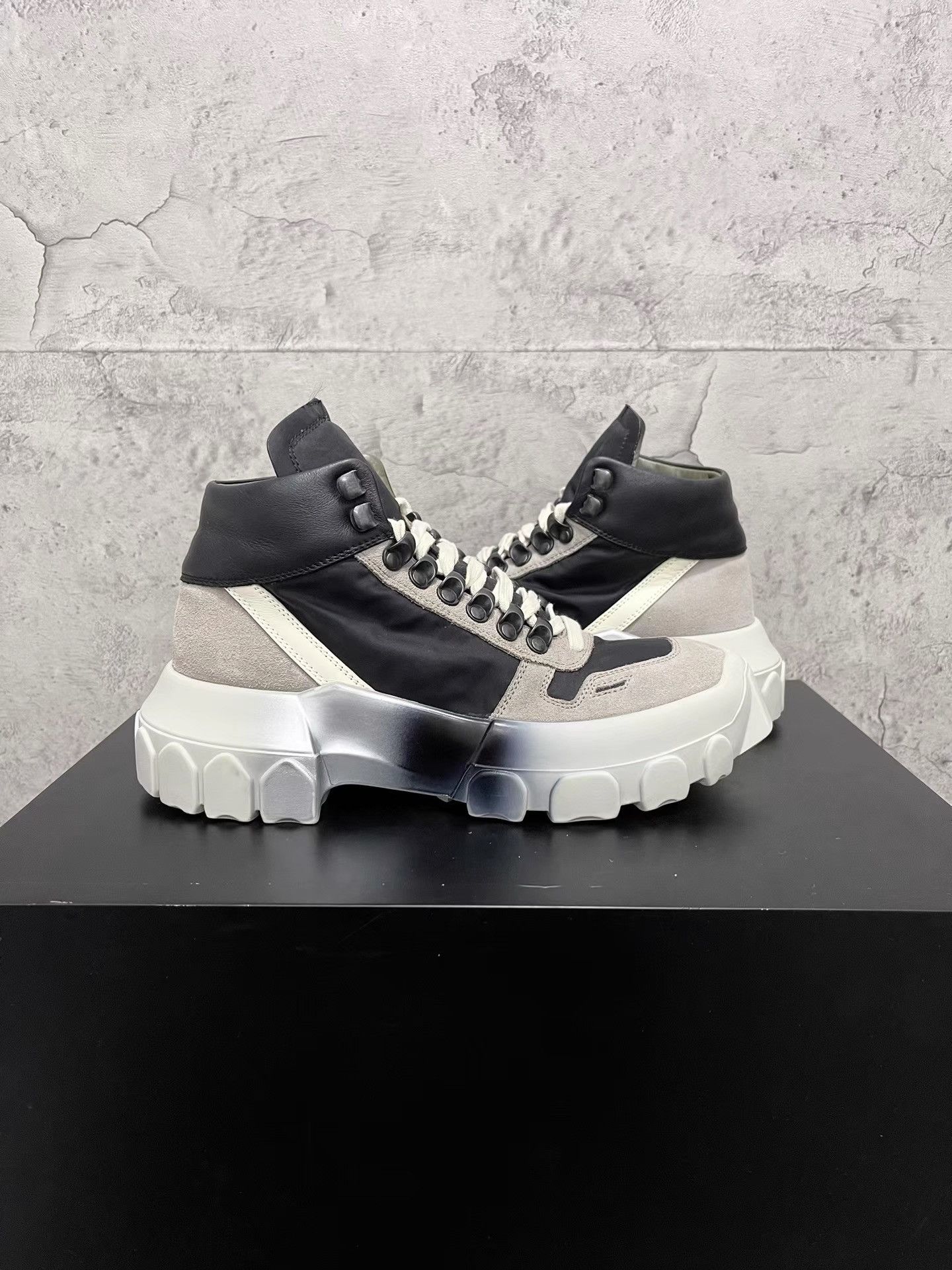 Rick Owens Rick Owens Mainline Tractor Octopus Sole Ankle Boots K34 Size US 7.5 / IT 37.5 - 2 Thumbnail