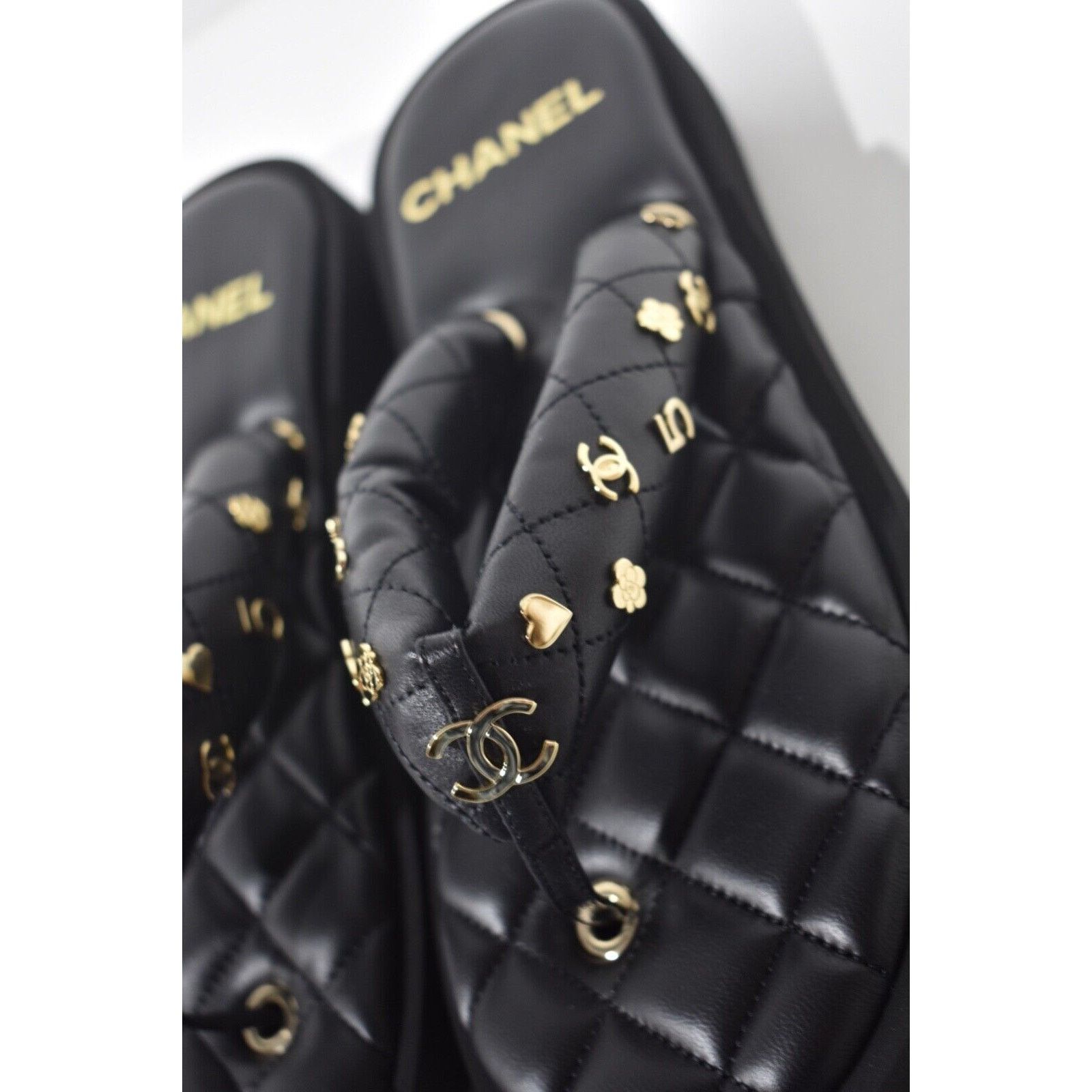 Chanel Chanel 23P Black Quilted Charms Padded Pool Thong Logo Size US 7.5 / IT 37.5 - 8 Thumbnail