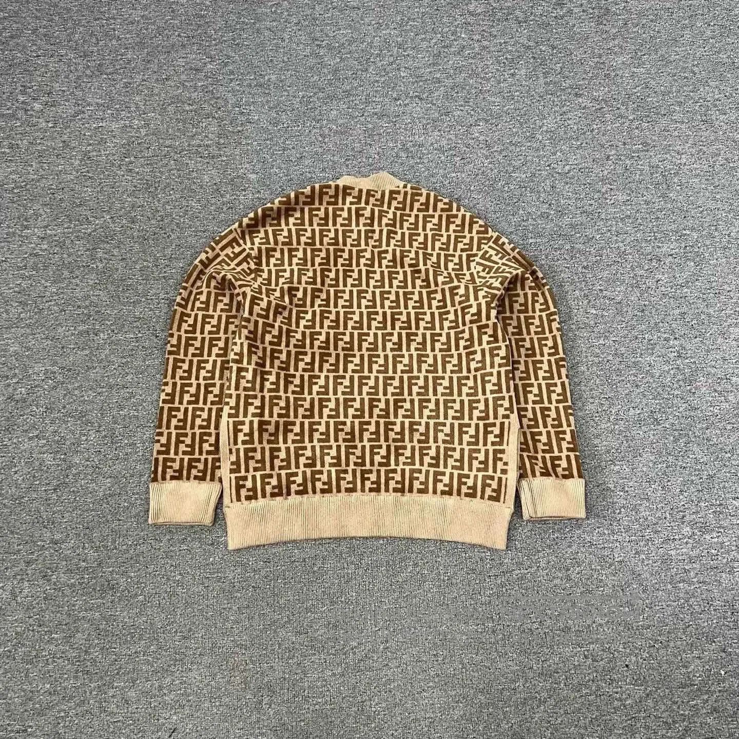 Fendi fendi classic logo patterned sweatshirt. Size US M / EU 48-50 / 2 - 2 Thumbnail