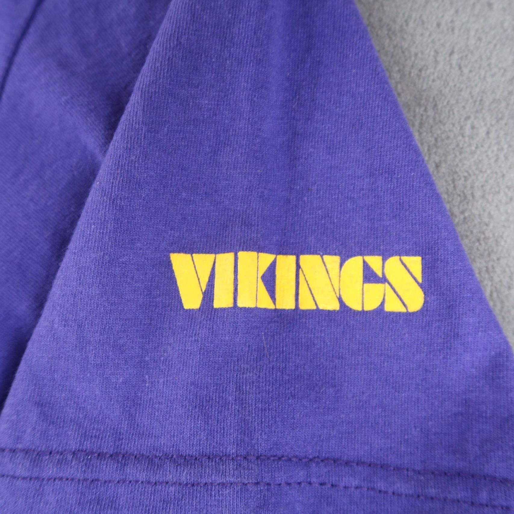 Lee VINTAGE Minnesota Vikings T-Shirt L Large Purple Football NFL Shirt Mens 90s Size US L / EU 52-54 / 3 - 7 Thumbnail