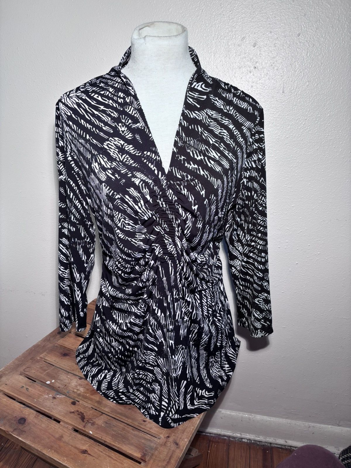 Alfani Alfani V Neck Abstract Print Blouse Size XL / US 12-14 / IT 48-50 - 1 Thumbnail