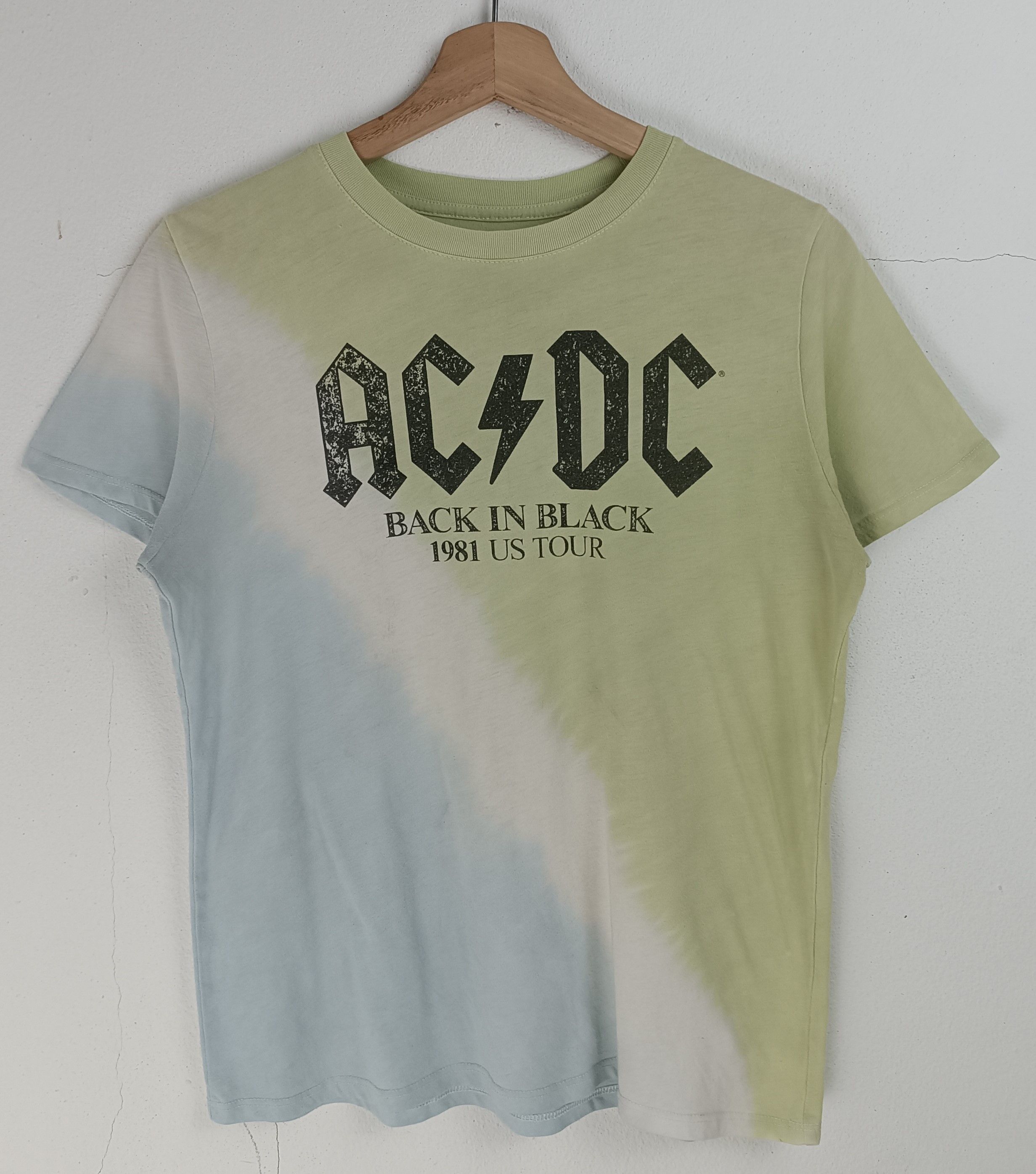 Band Tees VINTAGE AC/DC BACK IN BLACK TOUR TIE DYE TEE scorpions u2 Size S / US 4 / IT 40 - 3 Thumbnail