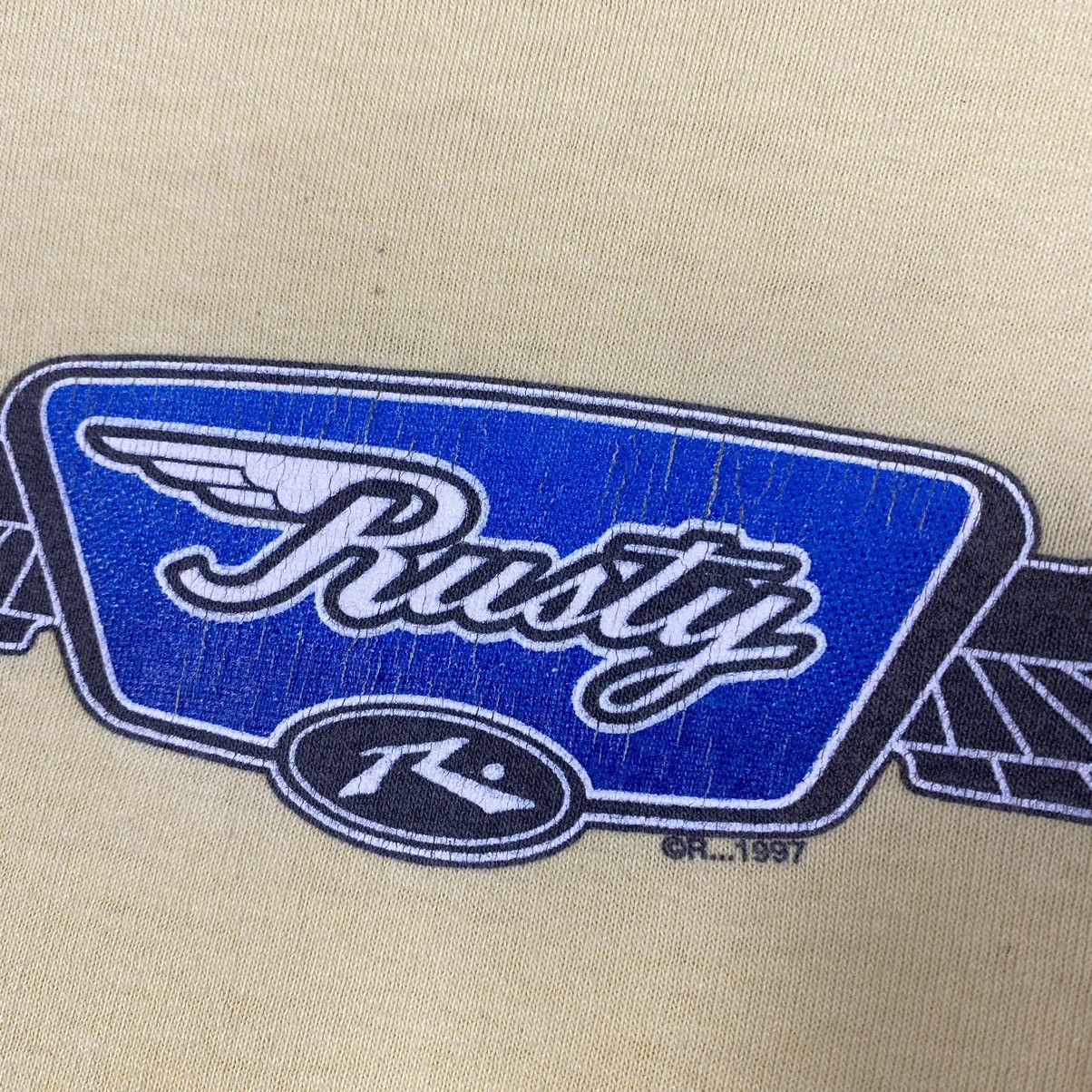 Rusty × Vintage VINTAGE 1997 RUSTY WINGED LOGO DISTRESSED TEE Size US XL / EU 56 / 4 - 4 Thumbnail