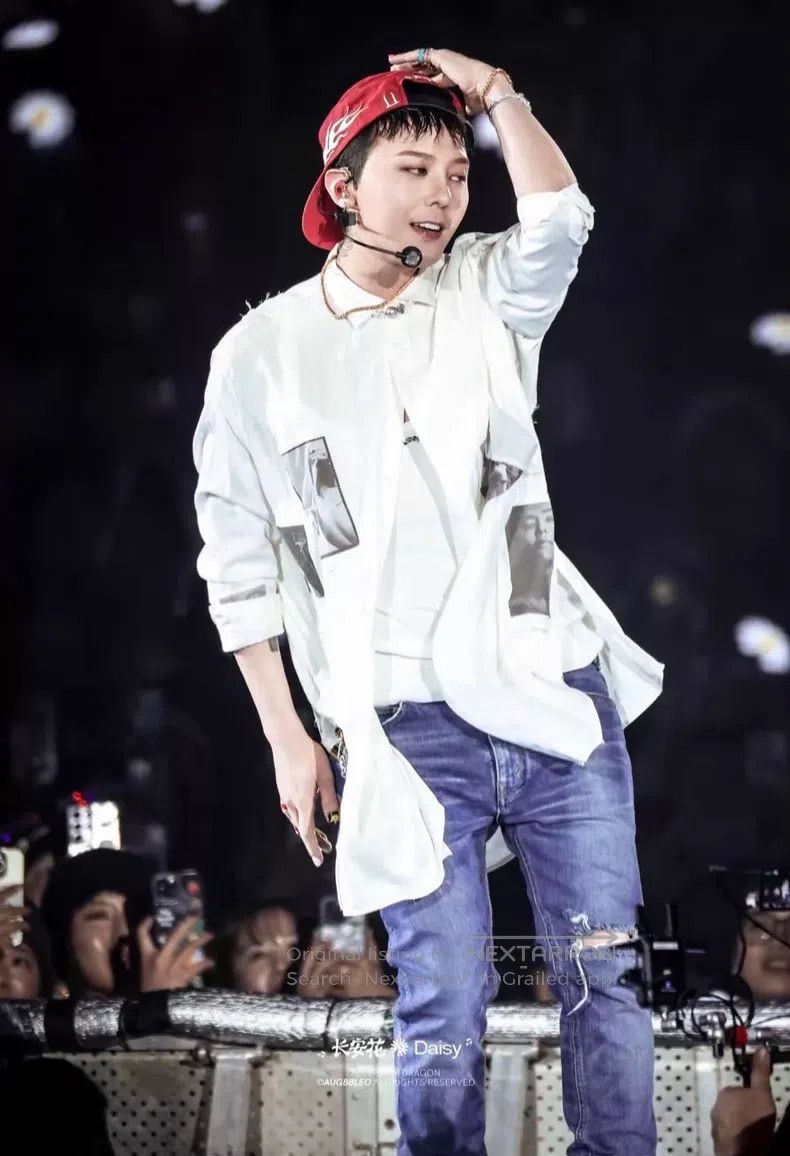 Saint Laurent Paris Saint Laurent Paris Classic single knee cut denim jeans i Size US 30 / EU 46 - 1 Thumbnail