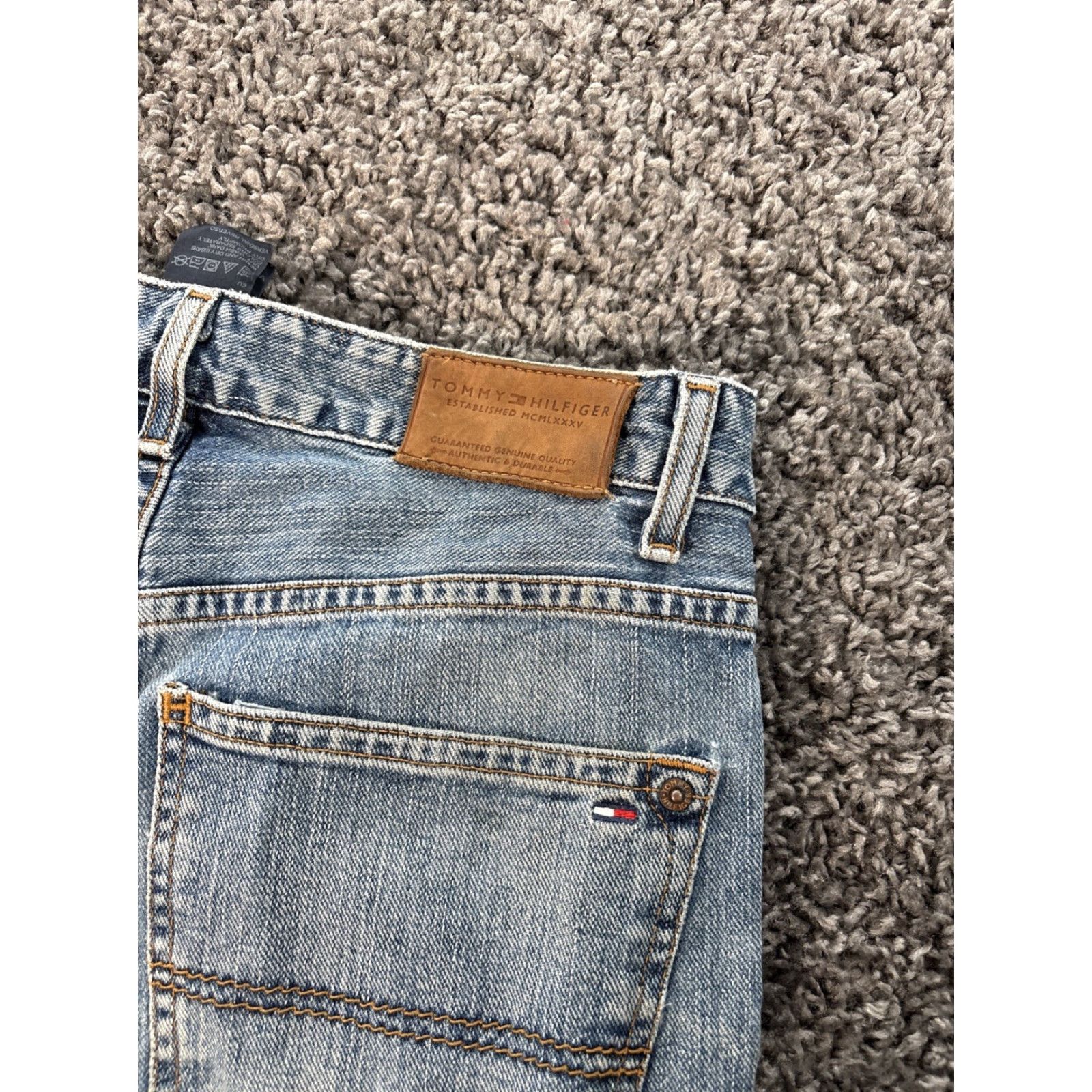 Tommy Hilfiger VINTAGE Tommy Hilfiger Jeans Mens 30x30 Relaxed Baggy Y2K Work Frayed Grunge Blue Denim Wide-Leg Mens Size US 30 / EU 46 - 7 Thumbnail