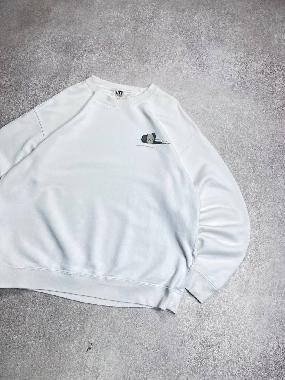 Kaws × Uniqlo Kaws x Uniqlo Boxy Sweatshirt XL Size US XL / EU 56 / 4 - 4 Thumbnail