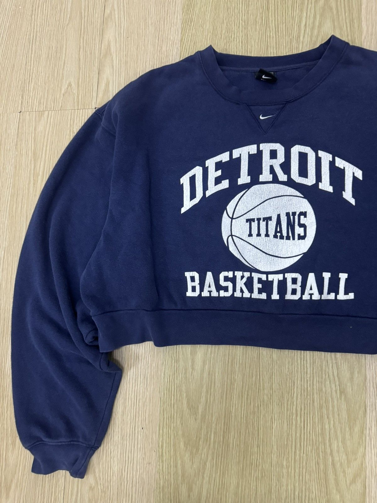 Nike × Vintage Vintage 90’s Nike center logo Detroit Titans crop sweashirt Size XL / US 12-14 / IT 48-50 - 3 Thumbnail