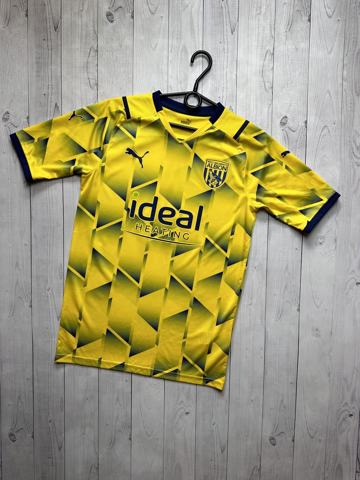 Puma Puma West Bromwich soccer jersey yellow size S rare Size US S / EU 44-46 / 1 - 1 Thumbnail