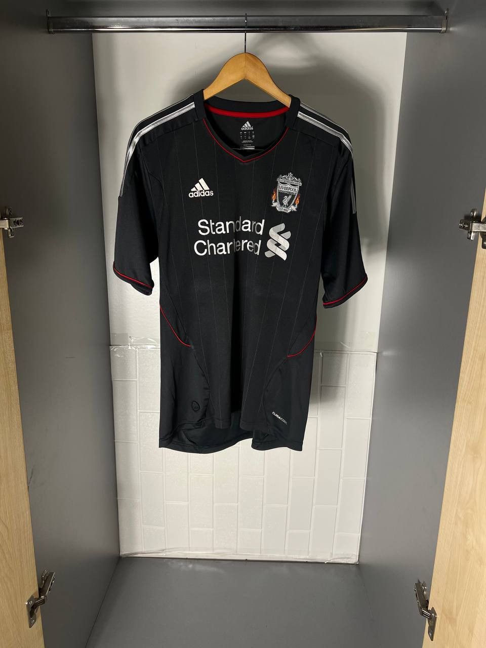 Adidas VINTAGE ADIDAS FC LIVERPOOL ENGLAND SOCCER JERSEY RETRO Y2K Size US L / EU 52-54 / 3 - 3 Thumbnail