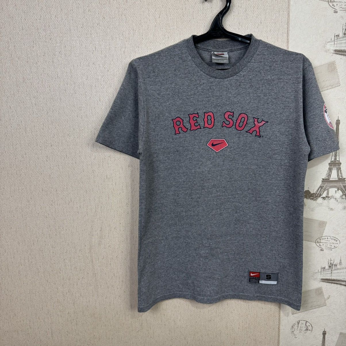 MLB × Nike × Vintage Vintage Nike Red Sox Boston T shirt Swoosh 00s MLB S Size US S / EU 44-46 / 1 - 3 Thumbnail