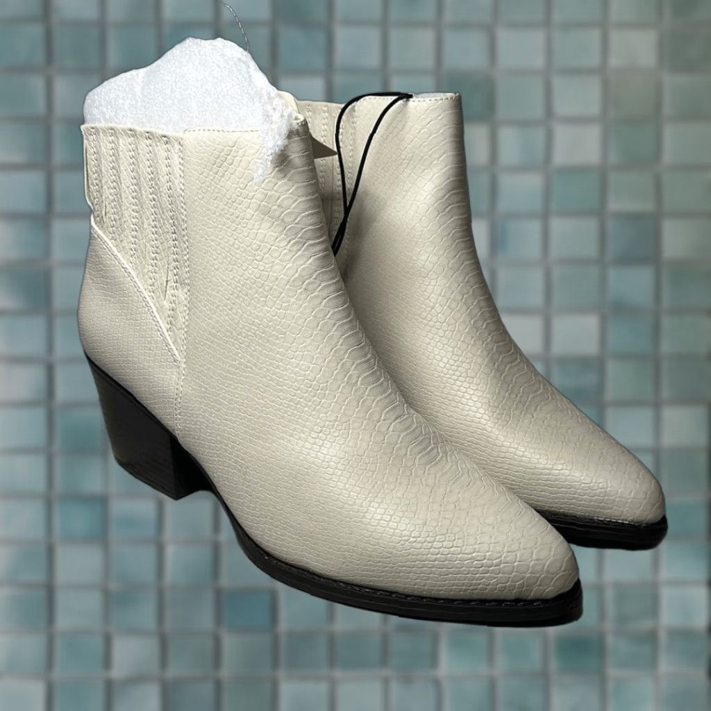 Vintage **Women's Cream Block Heel Ankle Bootie Size 9.5 New** User: Women's Cream Block Heel Ankle Boot Size 9.5 New Size US 10 / IT 40 - 1 Thumbnail