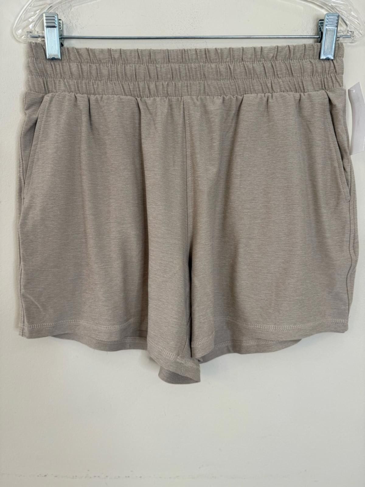 Athletic Works Athletic Works Buttercup Sport Short tan pockets SZ M(8-10) Size 32" / US 10 / IT 46 - 1 Thumbnail