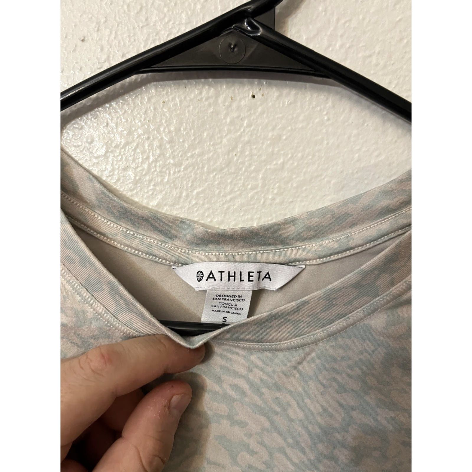 Athleta Athleta Tank Top Womens S Beige Animal Print Sleeveless Yoga Athleisure Travel Size S / US 4 / IT 40 - 2 Thumbnail