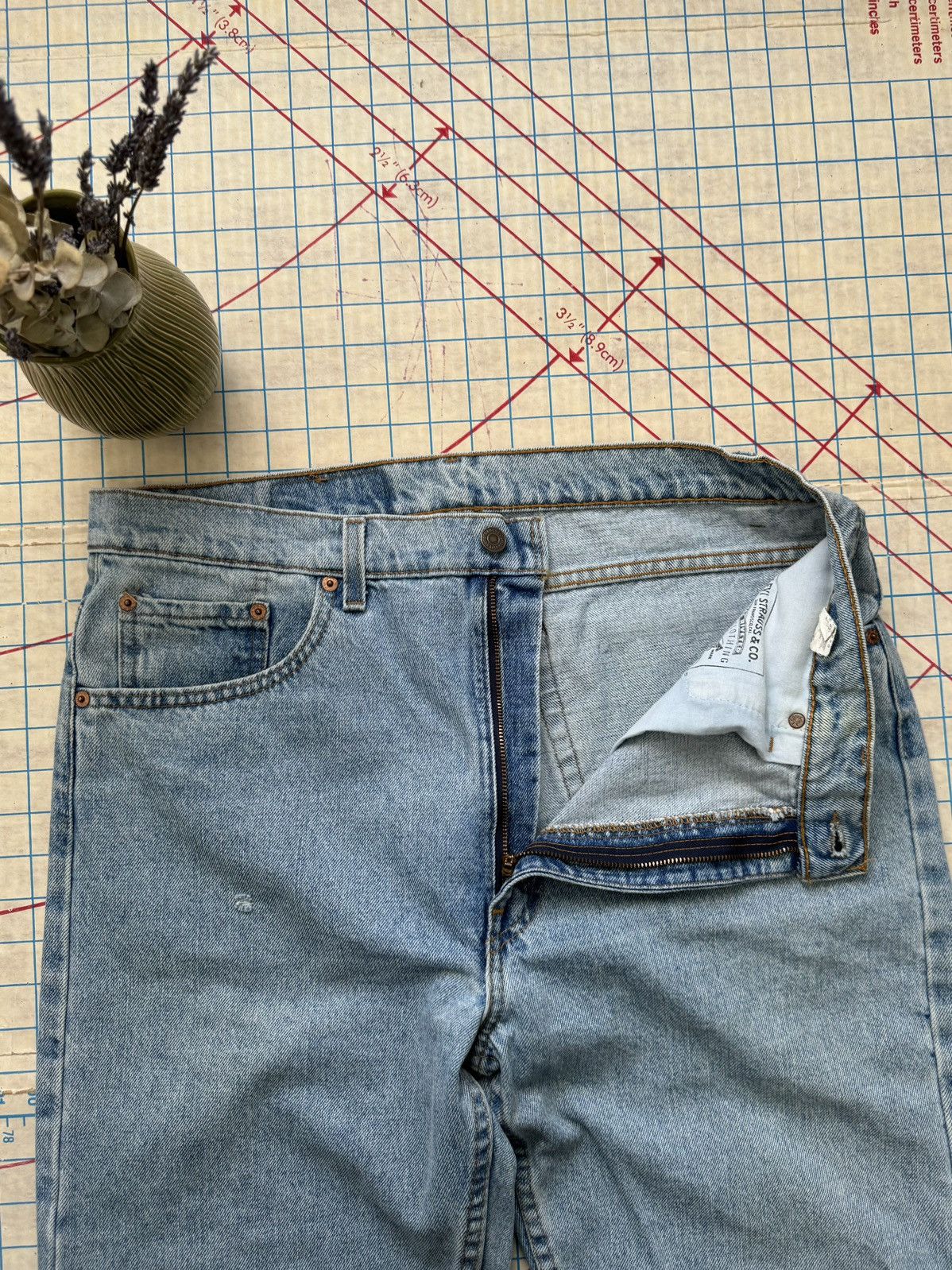 Levi's × Levi's Vintage Clothing × Vintage Levi’s 505 Light Stonewash Vintage Jeans Fits 36 Regular Fit Size US 36 / EU 52 - 6 Thumbnail