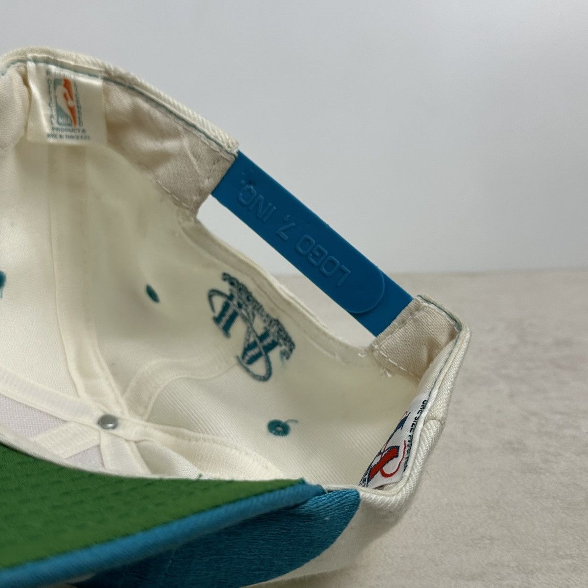 Logo Athletic × NBA × Vintage Vintage 90s Shark Tooth Charlotte Hornets Gen 1 Hat Size ONE SIZE - 8 Thumbnail
