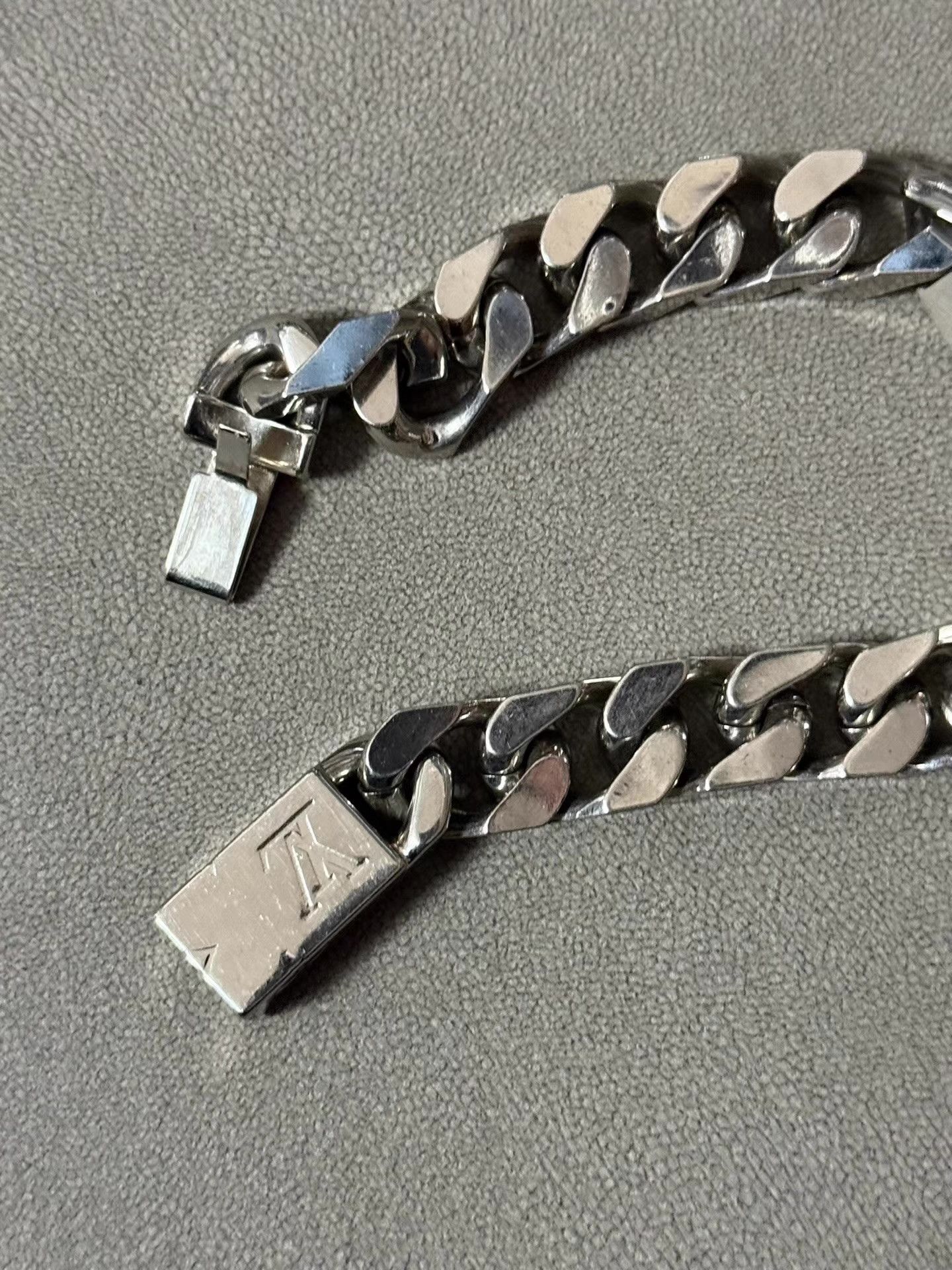 Louis Vuitton LOUIS VUITTON Logo Cuban Chain Metal Bracelet Q20 Size ONE SIZE - 2 Thumbnail