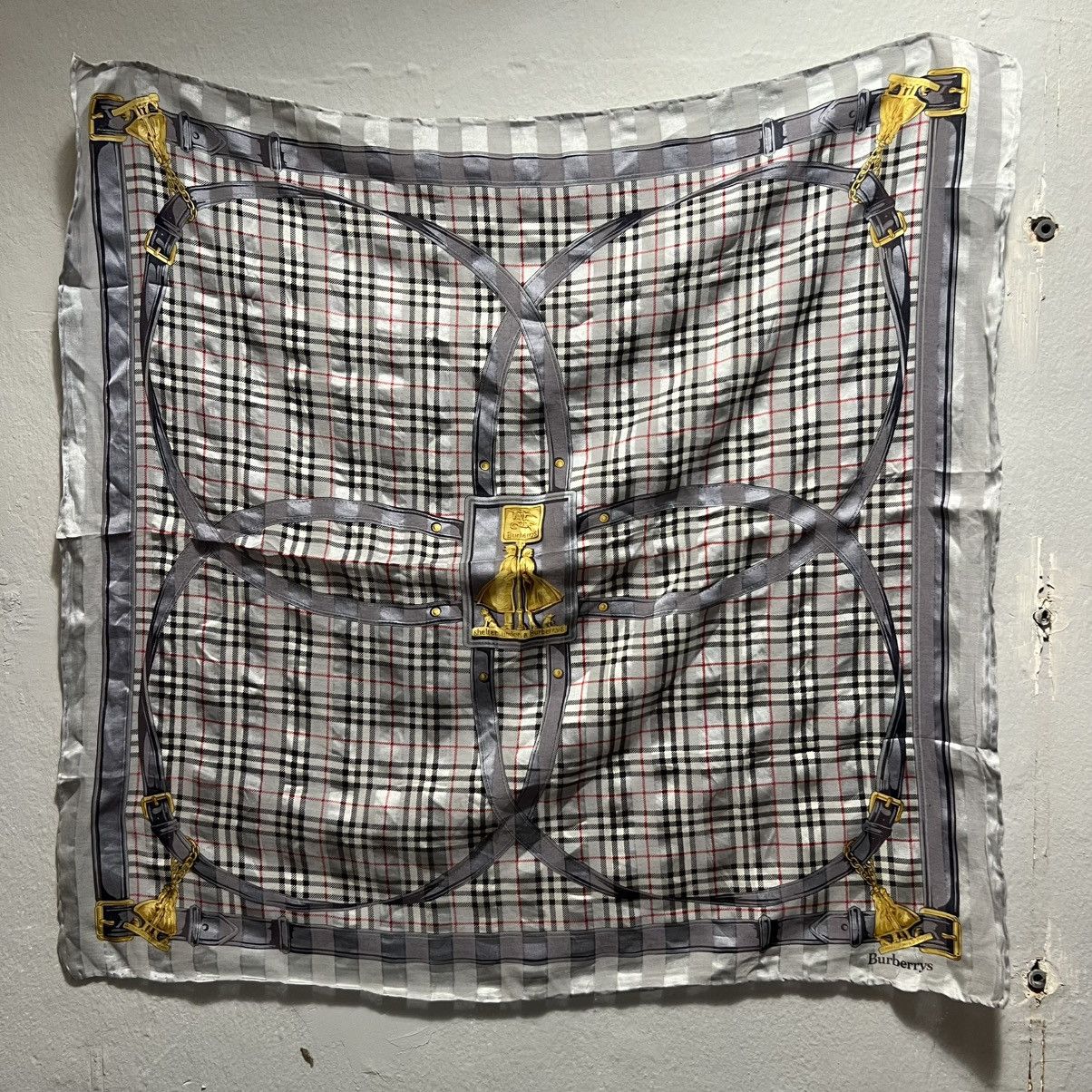 Burberry Burberry Scarf Vintage Print Size ONE SIZE - 1 Thumbnail