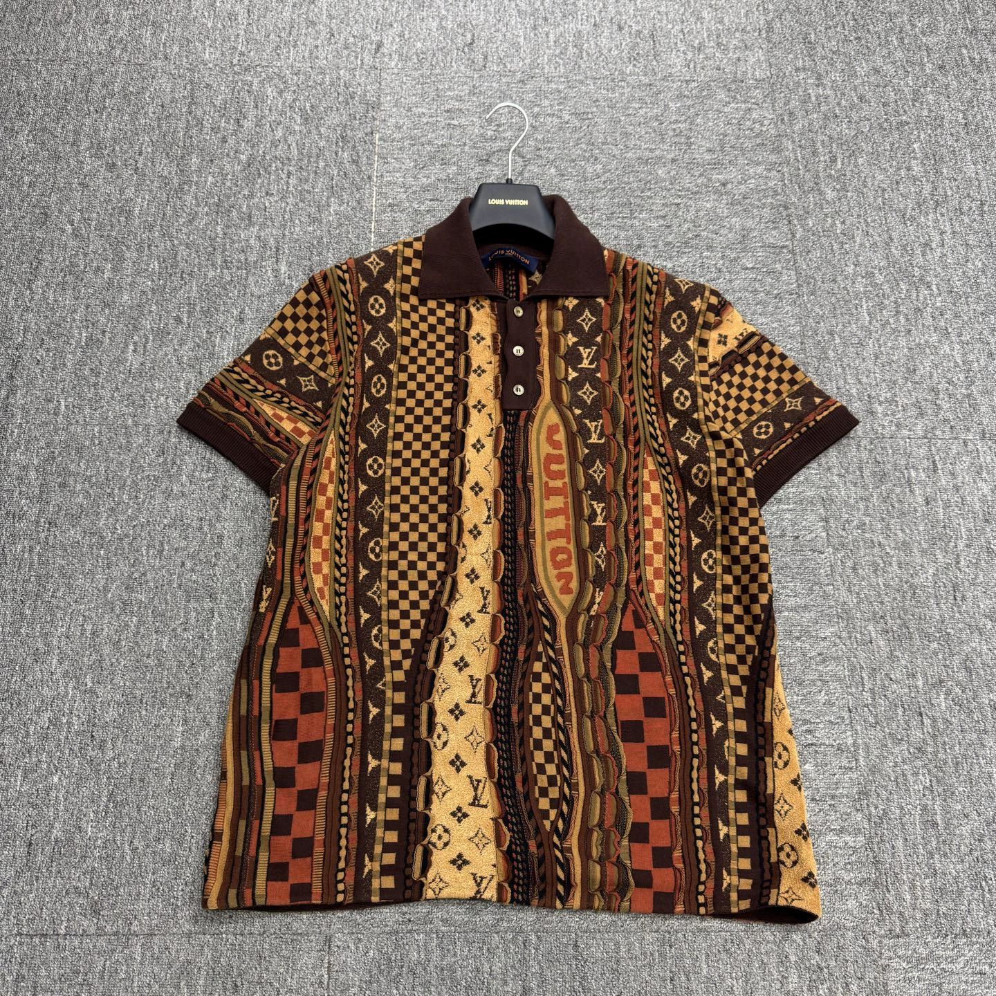 Louis Vuitton LV fw25 twisted pattern short sleeve t-shirt L Size US L / EU 52-54 / 3 - 1 Thumbnail