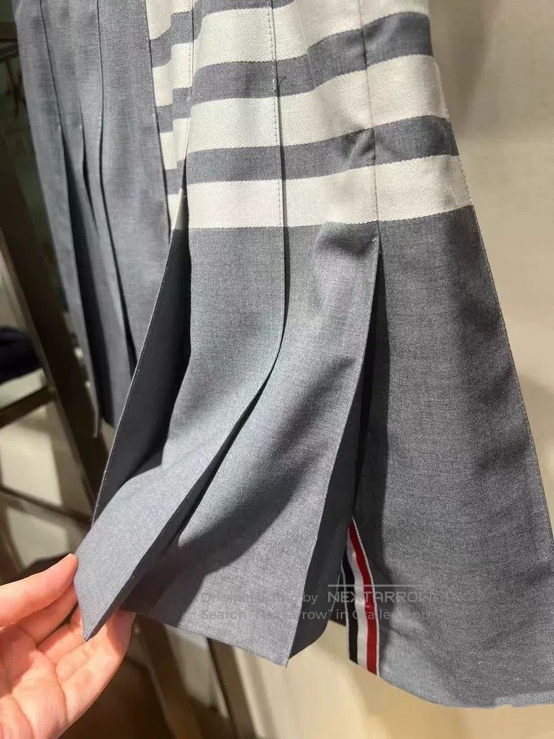 Thom Browne Thom Browne Gray pleated skirt Size 26" / US 2 / IT 38 - 4 Thumbnail