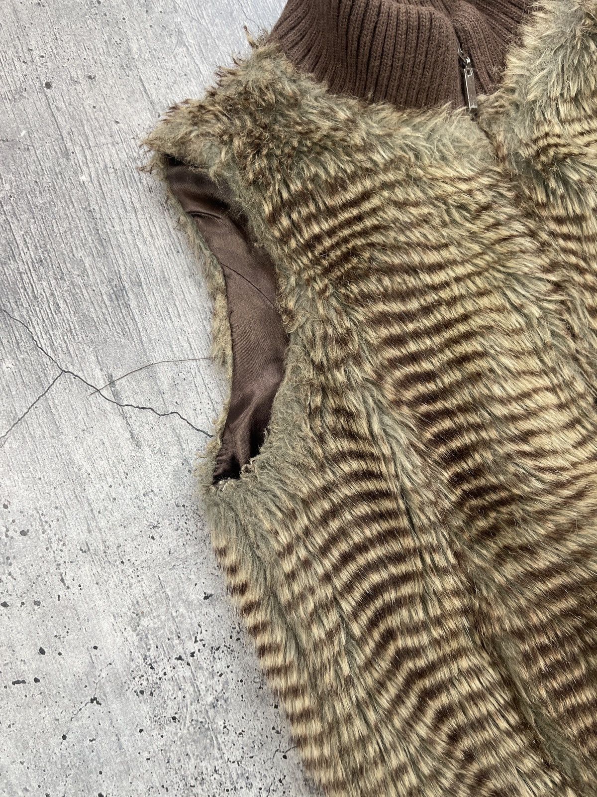 Japanese Brand Vintage Japanese Fur raccoon avant-garde vest Size L / US 10 / IT 46 - 3 Thumbnail