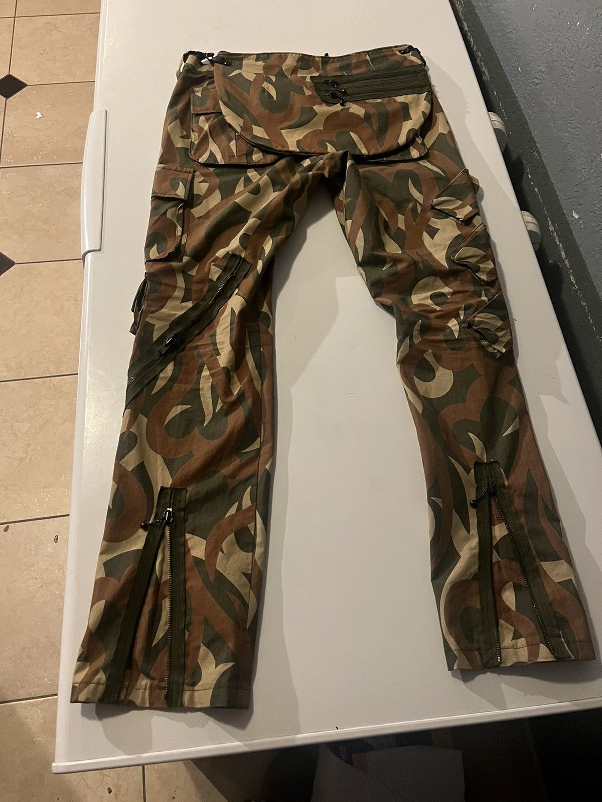 Number (N)ine Number (N)ine tribal cargos Size US 29 - 2 Thumbnail