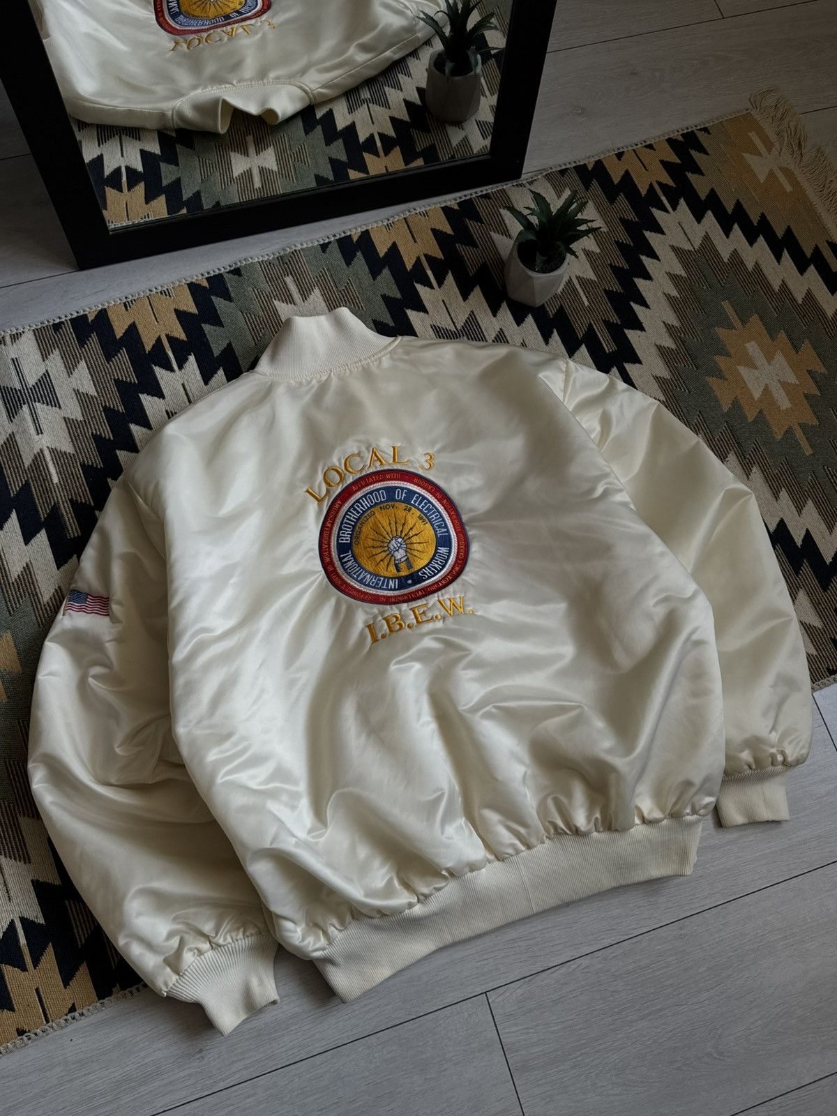 Vintage Vintage 1996 Local 3 I.B.E.W. USA Bomber Size US XL / EU 56 / 4 - 8 Thumbnail