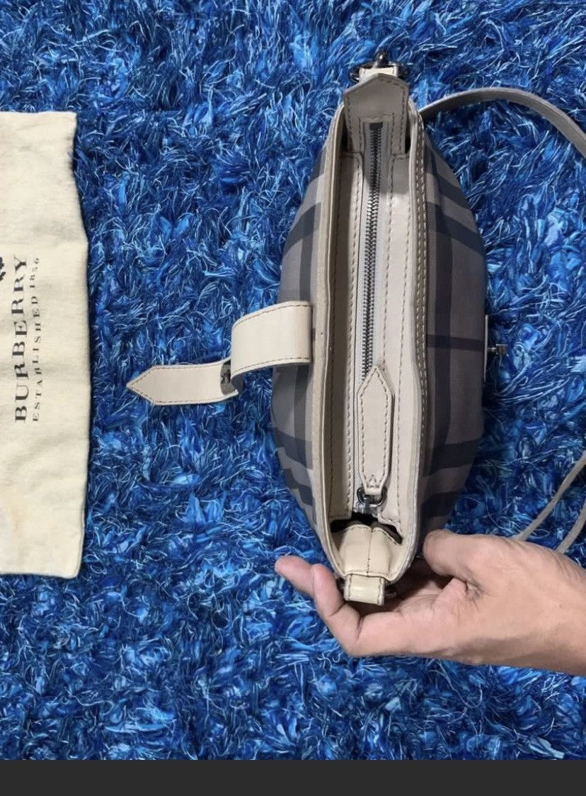 Burberry × Vintage Vintage Burberry Cross Body Bag Size ONE SIZE - 4 Thumbnail