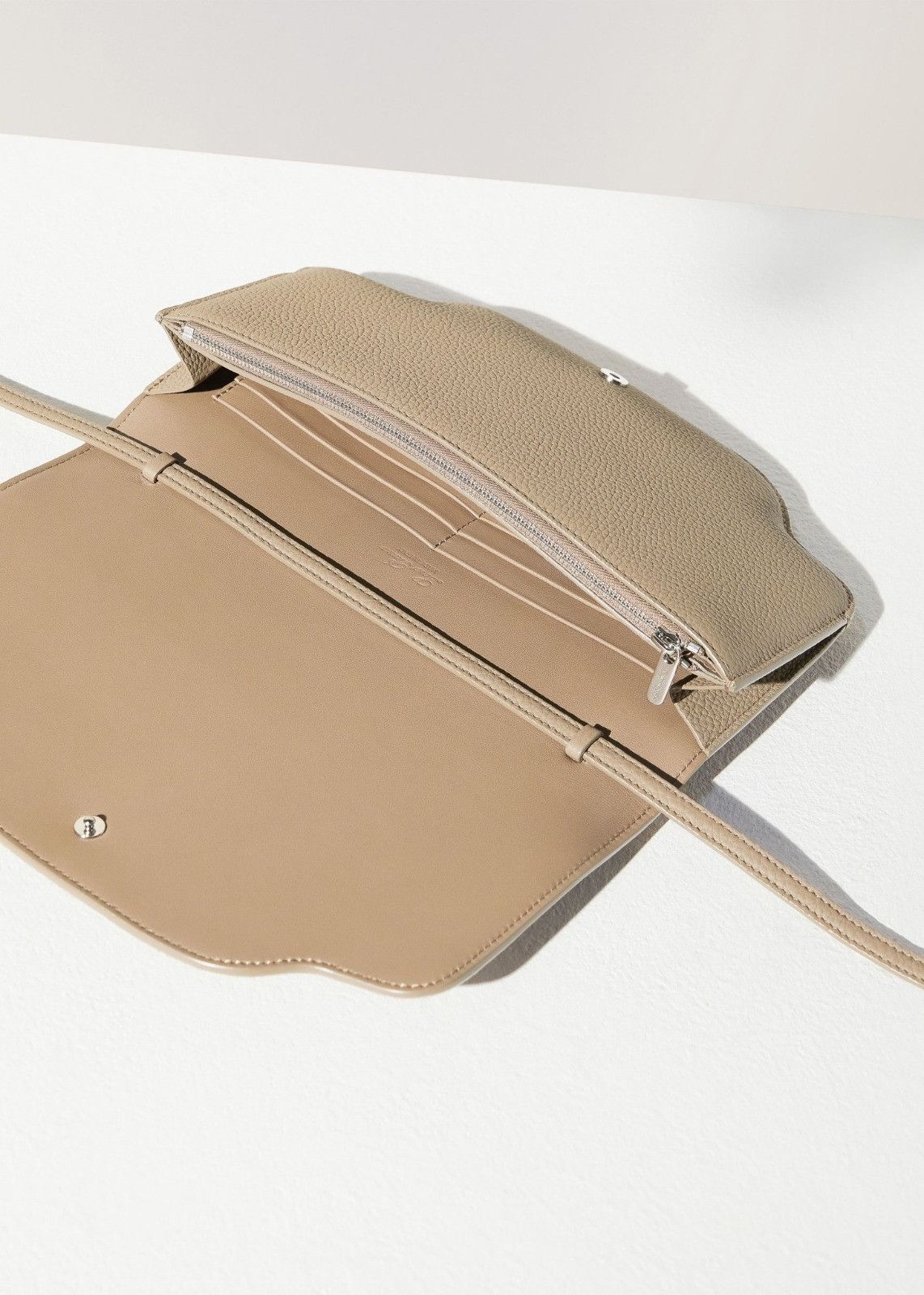 Loro Piana o1srvl11e0924 Size: / OS Sesia Clutch Purse Bag in Beige Size ONE SIZE - 3 Thumbnail