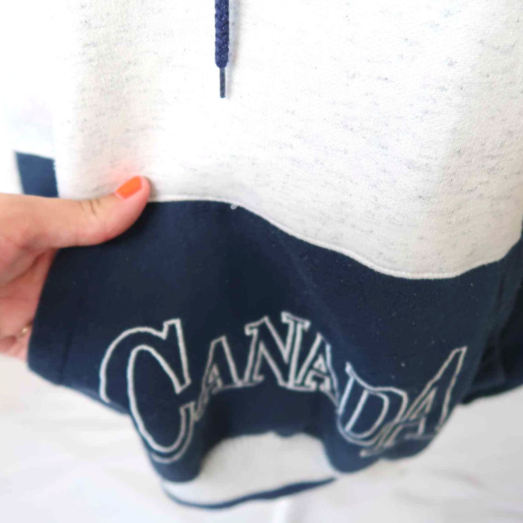 Vintage Vintage 90s Cityscape Heather Grey Canada Hooded Sweatshirt XL User: Vintage 90s Cityscape Heather Grey Canada Hooded Sweatshirt XL Size XL / US 12-14 / IT 48-50 - 3 Thumbnail