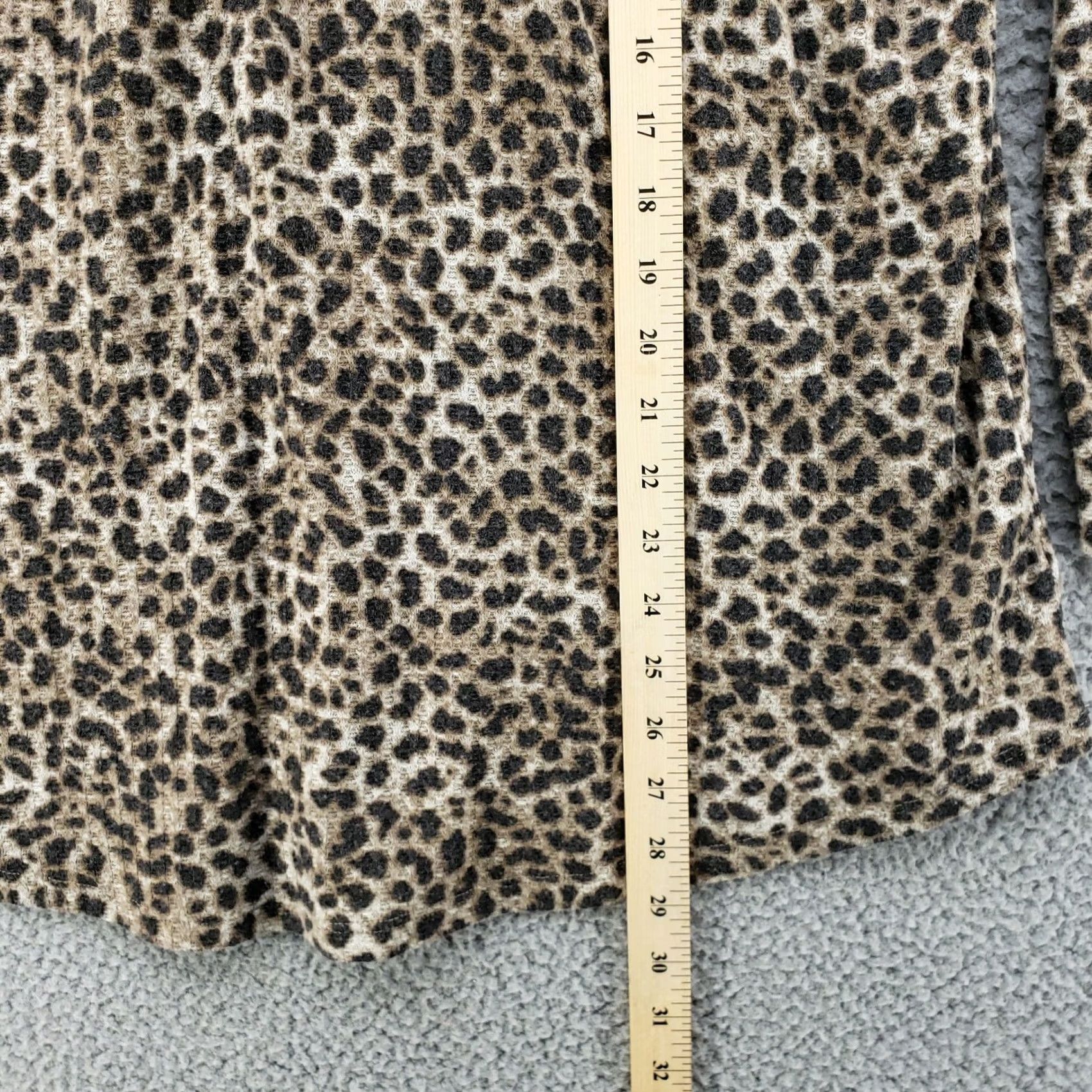 Torrid Torrid Womens Top Size 2X Leopard Chetah Animal Print Snap Up Neck Popover Size XXL / US 16-18 / IT 52-54 - 3 Thumbnail