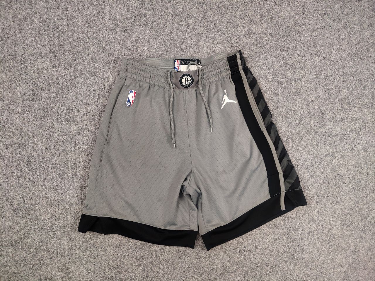 Nike Vintage Nike Air Jordan x NBA Brooklyn New York Logo Shorts Size US 32 / EU 48 - 8 Thumbnail