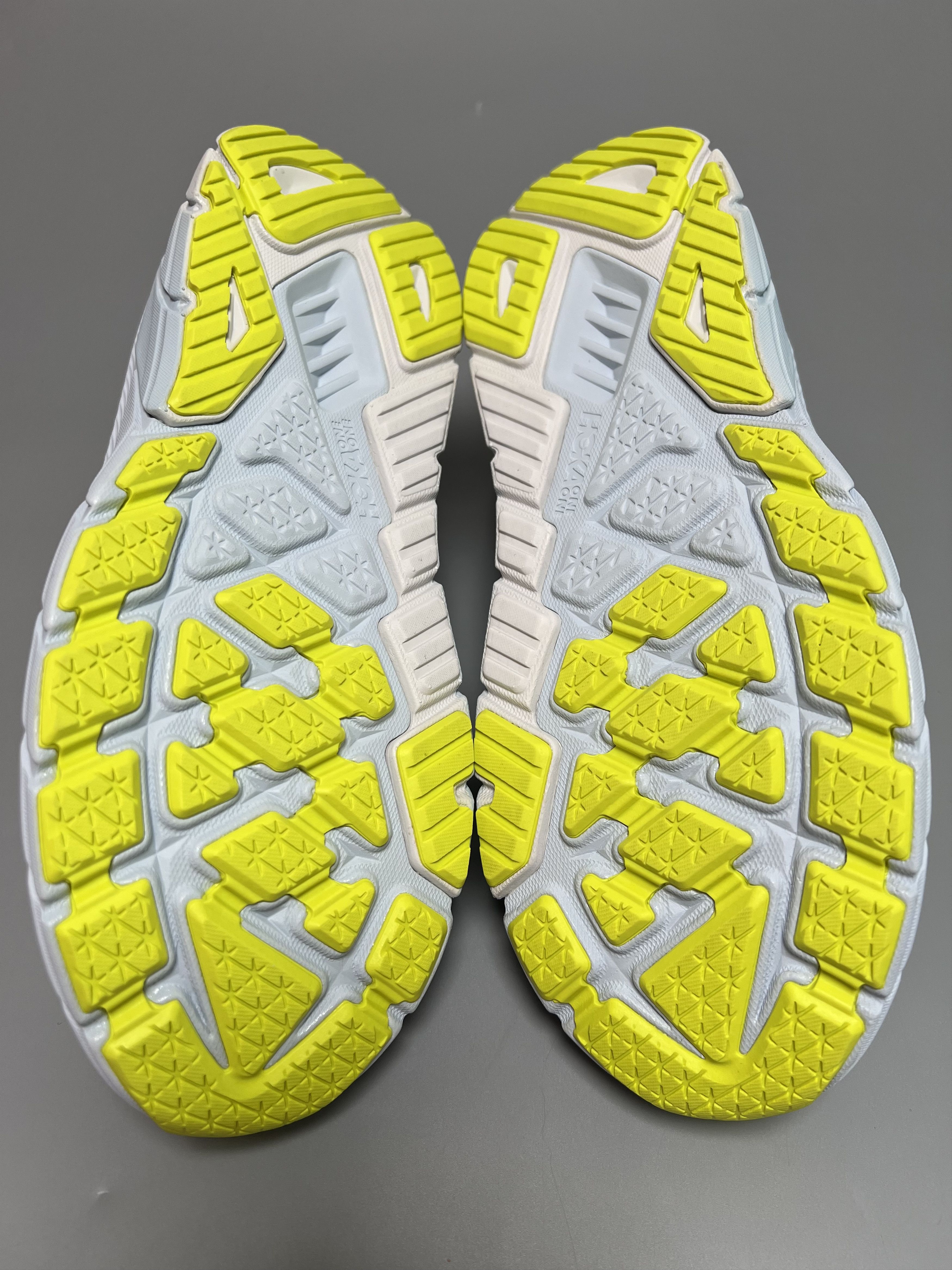 Hoka 11 EE Hoka One One Arahi 7 Wide Running Shoes Walking Gym Size US 11 / EU 44 - 15 Thumbnail