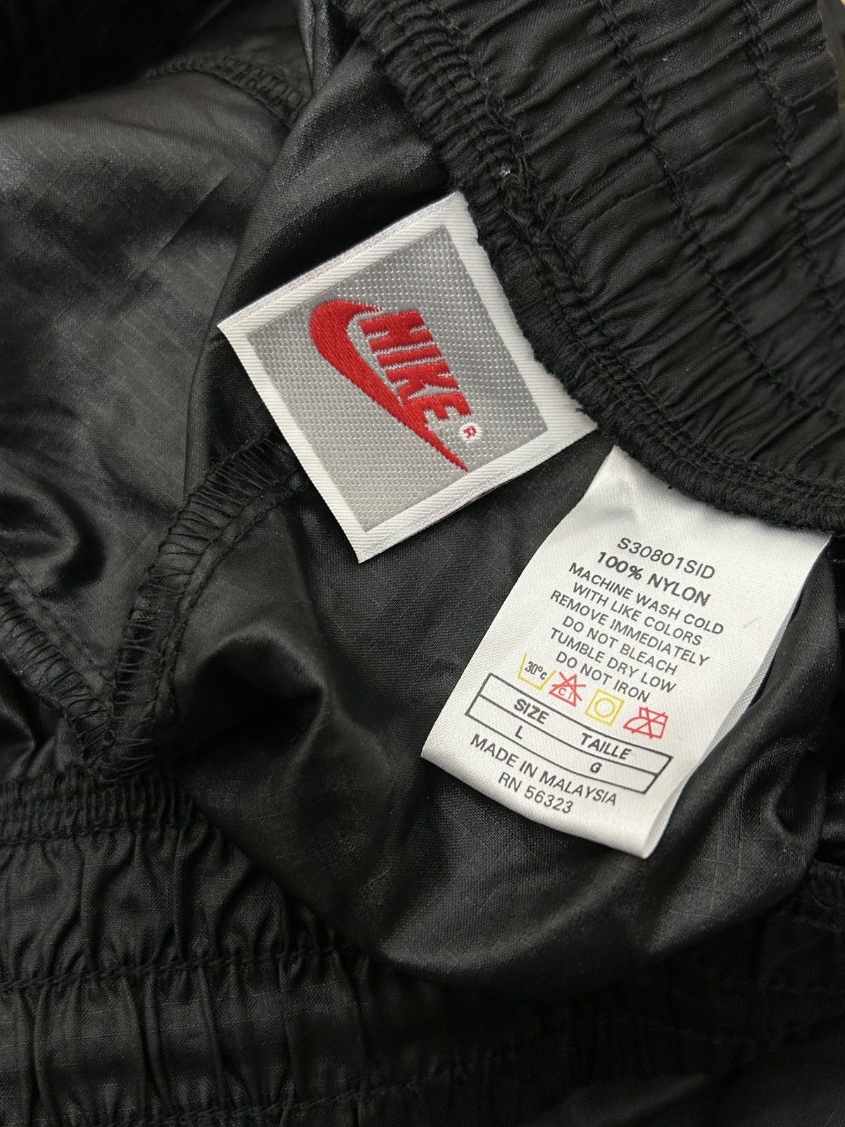 Nike 80s Vintage Nike Shiny Nylon Tracksuit Pants In Black Size US 34 / EU 50 - 6 Thumbnail