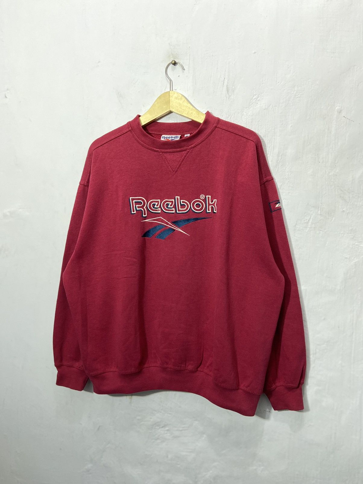 Reebok Vintage Reebok Embroidered Logo SpellOut Sweatshirt Size US XL / EU 56 / 4 - 1 Thumbnail