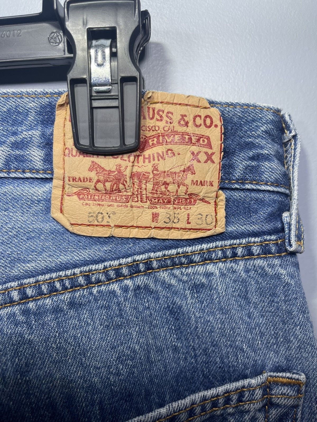 Levi's Vintage Clothing Vintage Levis 501XX Mens Jeans 35x30 Blue Y2K Button Fly Size US 35 - 5 Thumbnail