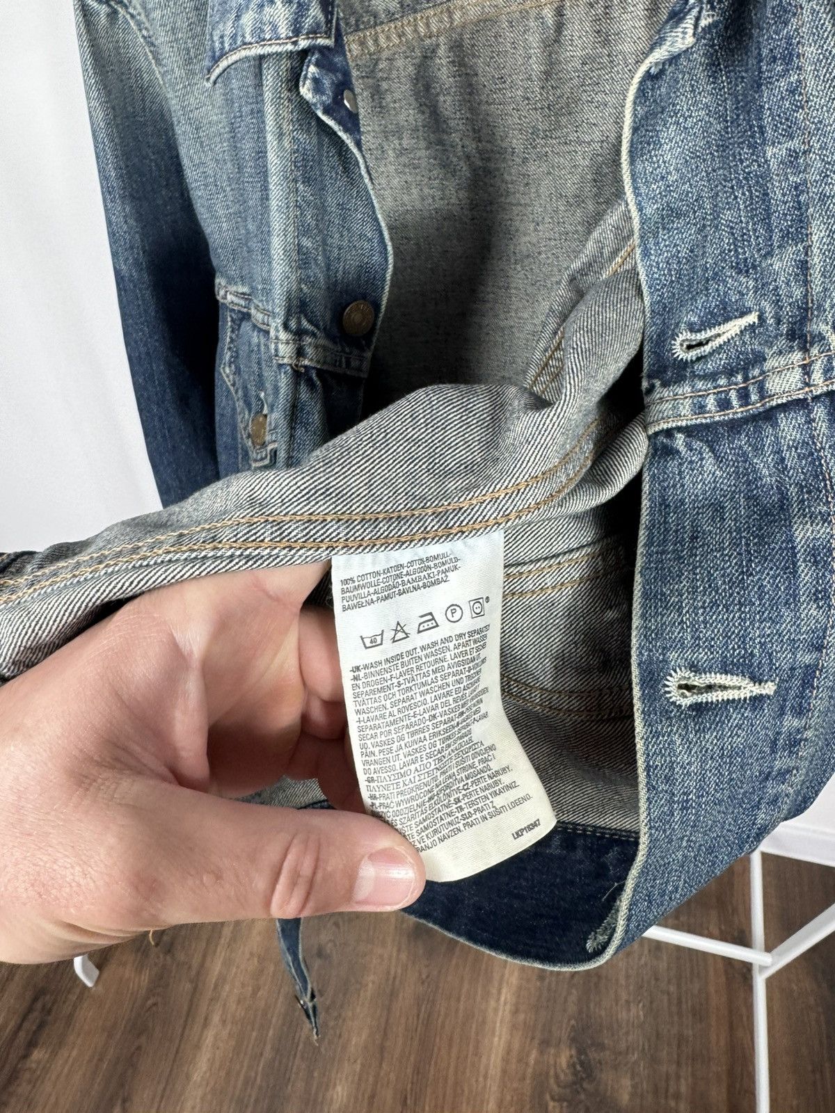 Levi's Vintage Levis Women Denim Jacket Faded Blue Trucker Size L Size L / US 10 / IT 46 - 8 Thumbnail