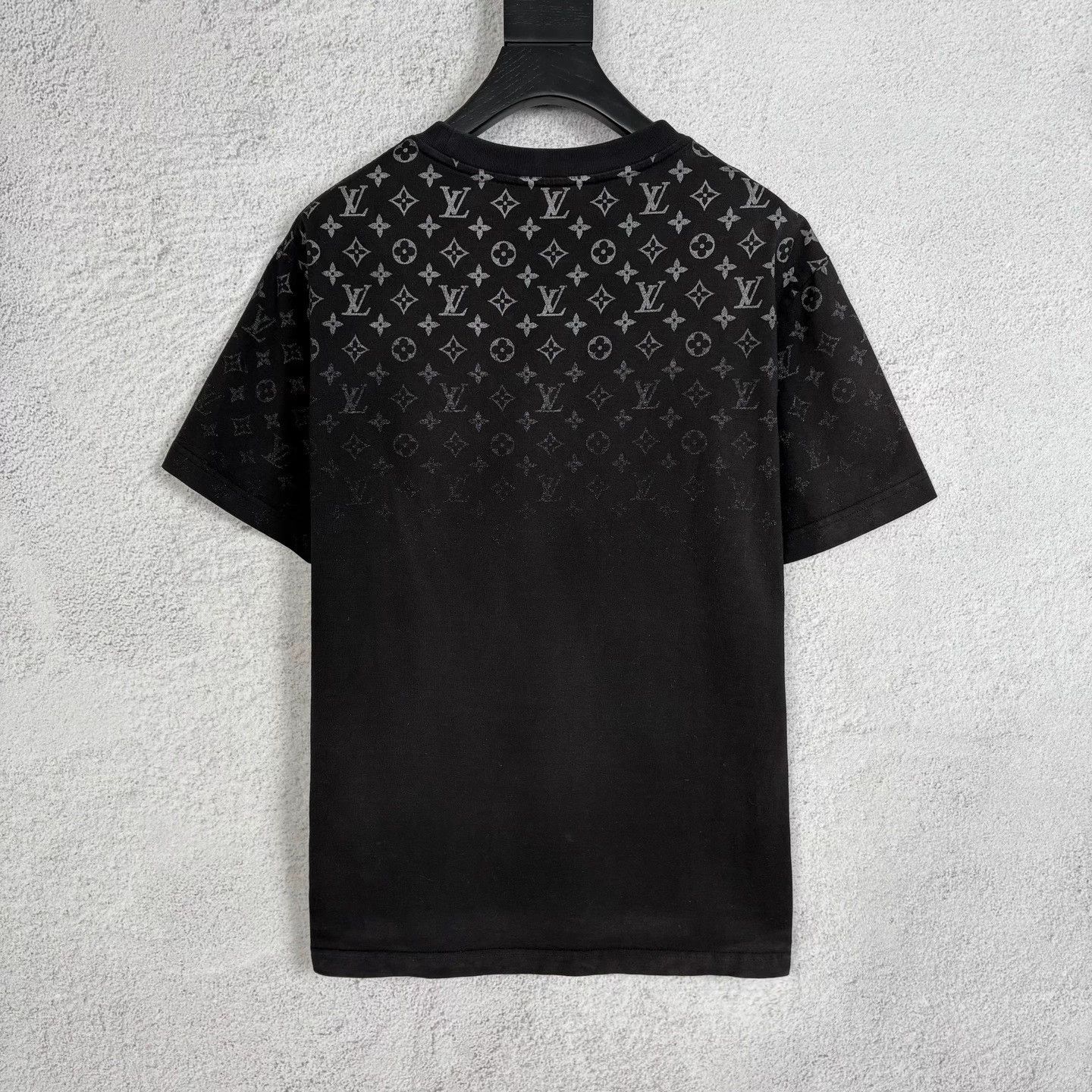 Louis Vuitton Louis Vuitton Gradient Letter Logo Short Sleeve Tee M Size US M / EU 48-50 / 2 - 2 Thumbnail