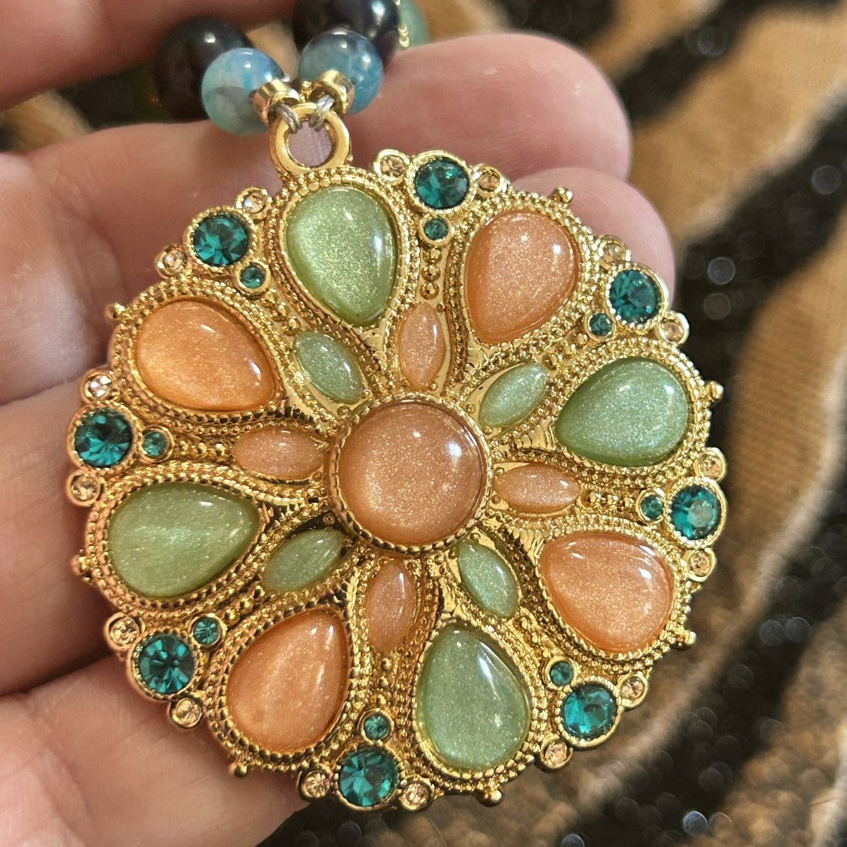 Handmade Handcrafted repurposed green chalcedony medallion necklace Size ONE SIZE - 6 Thumbnail