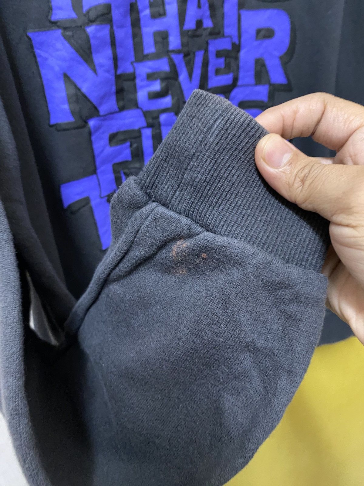 Other The Night Is Long Sweatshirt Crewneck Tee Size US L / EU 52-54 / 3 - 8 Thumbnail