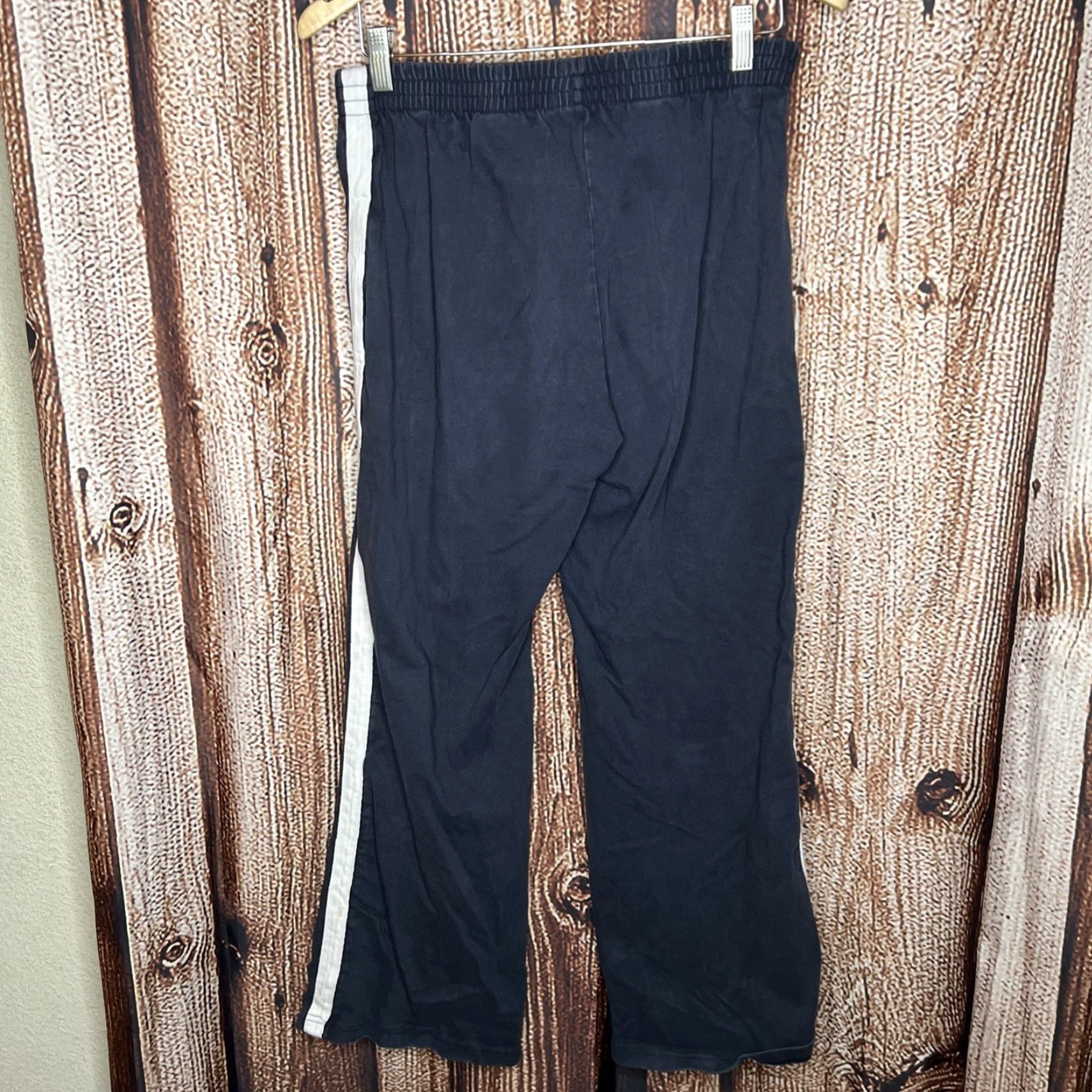 Brandy Melville VINTAGE Brandy Melville Wide-Leg Sweatpants Navy Blue Stripe Pants One Size Blue Womens Sweatpants Stripe Wide-Leg Pull On Pants One Size Size 42" / US 20 - 3 Thumbnail