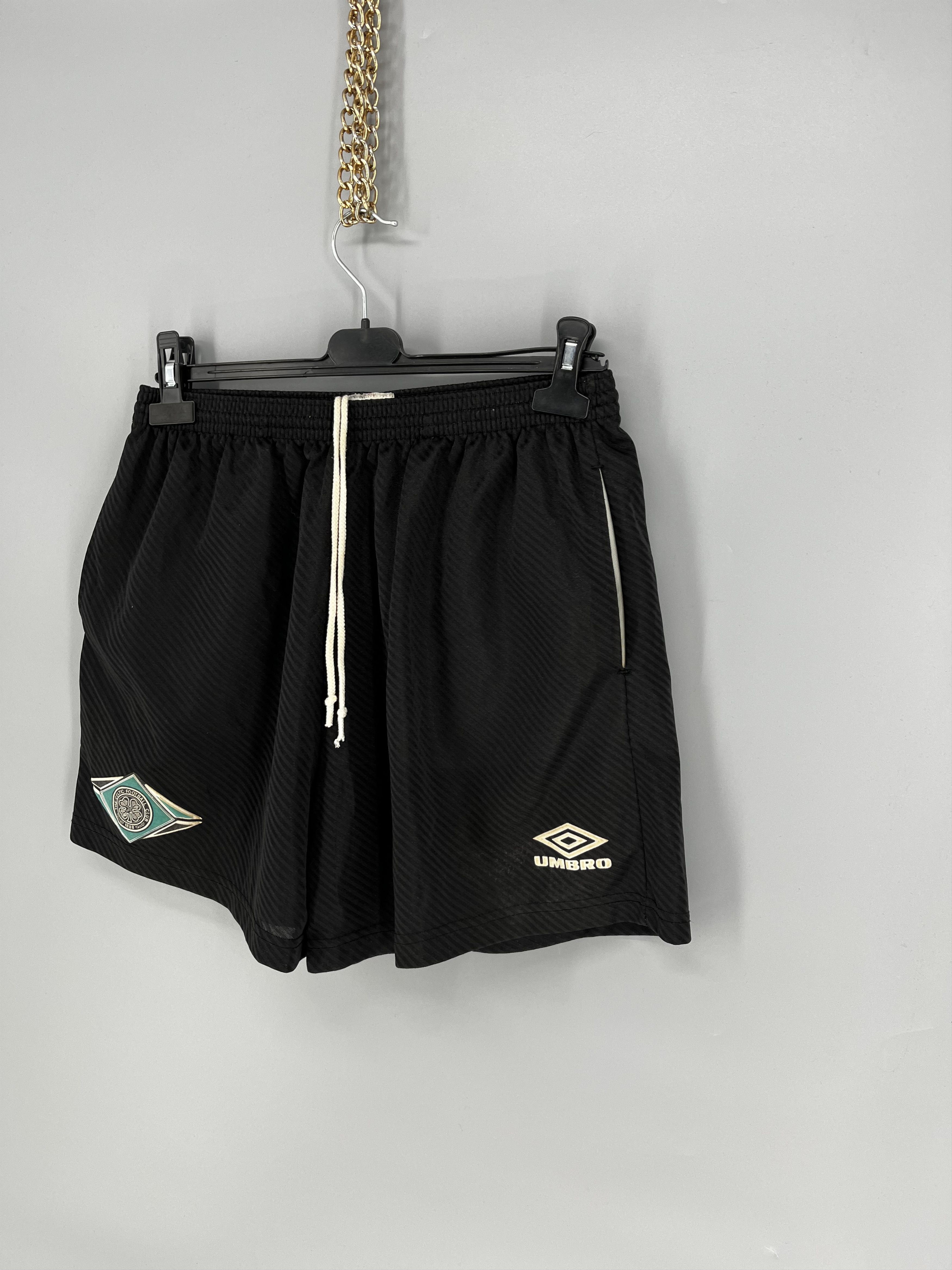 Umbro CELTIC 90s TRAINING FOOTBALL SOCCER SHORTS UMBRO Size US 34 / EU 50 - 3 Thumbnail