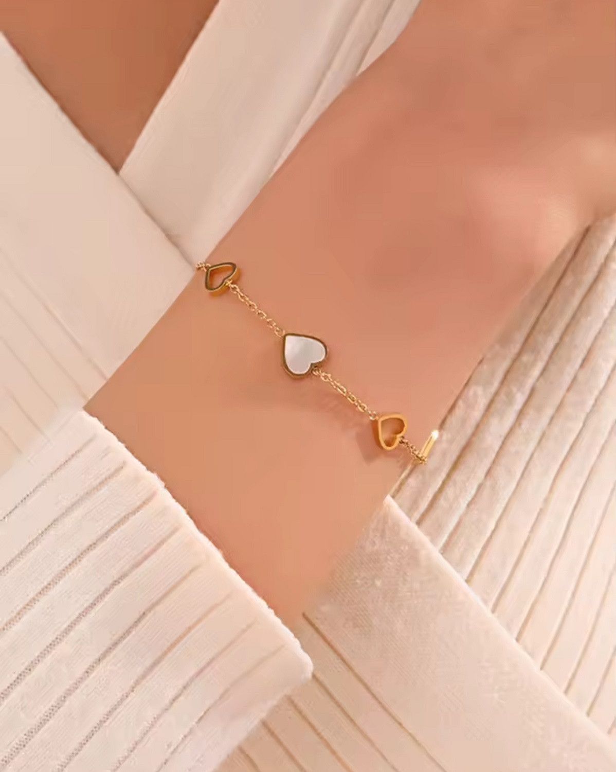 Jewelry Love Hearts Gold Chain Bracelet Size ONE SIZE - 6 Thumbnail