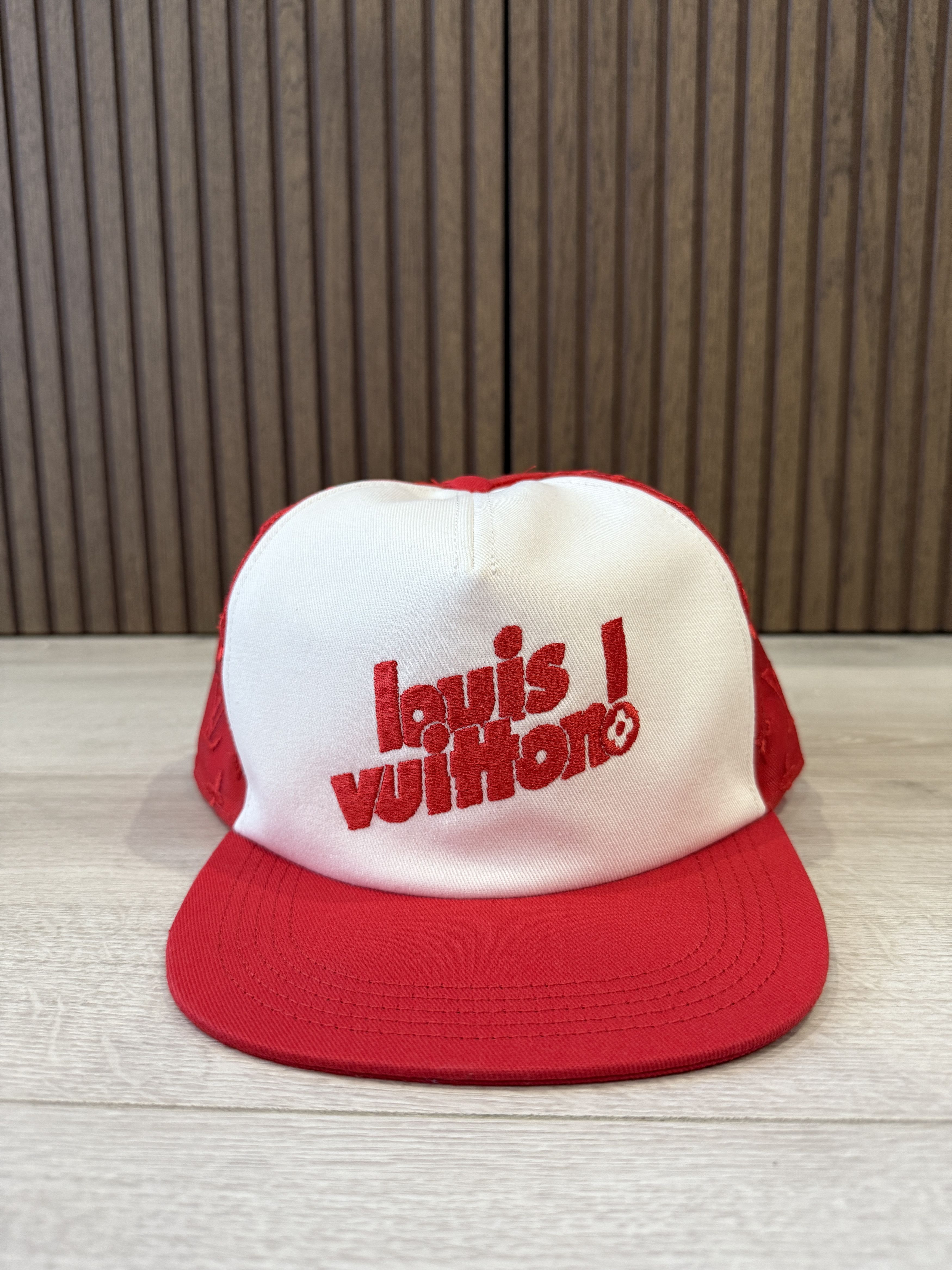 Louis Vuitton Louis Vuitton LV Embroidered Mesh Cap 60 Soho Exclusive Size ONE SIZE - 1 Thumbnail