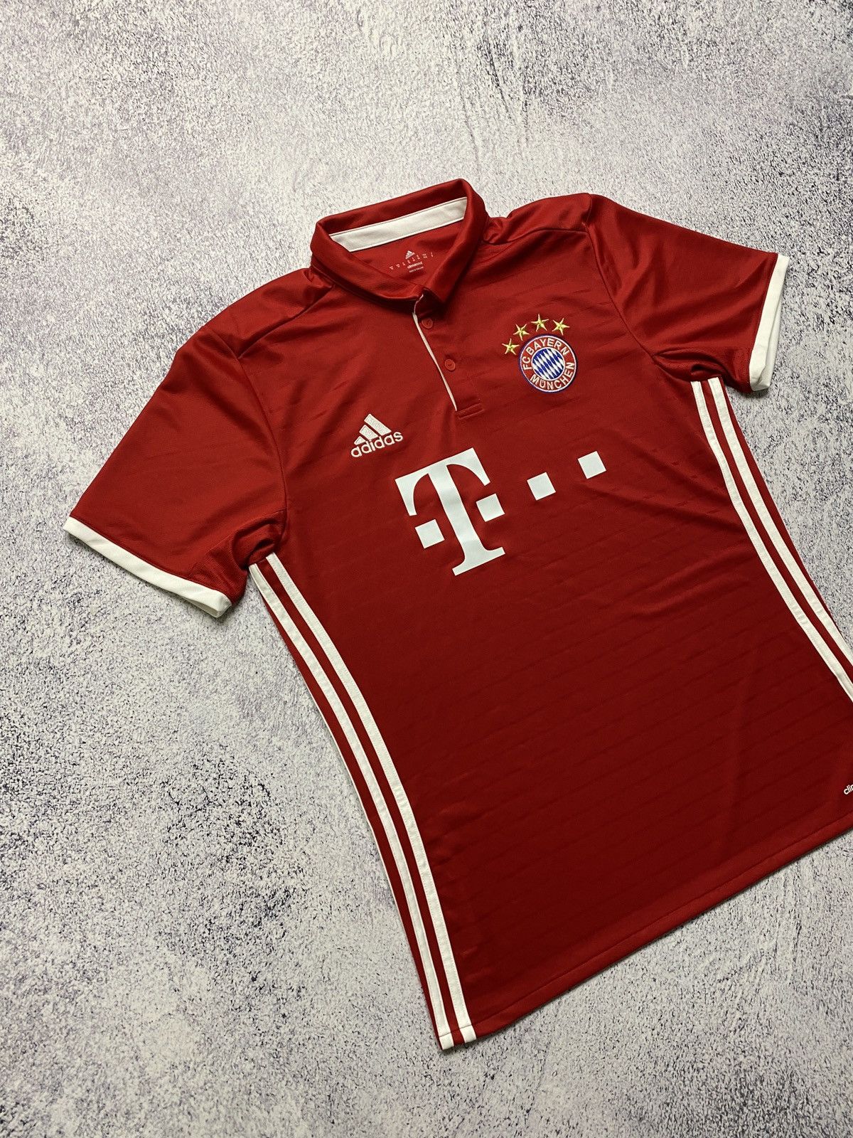 Adidas × Vintage Adidas Bayern Munich 2016/17 Soccer Jersey Football Shirt Size US M / EU 48-50 / 2 - 3 Thumbnail