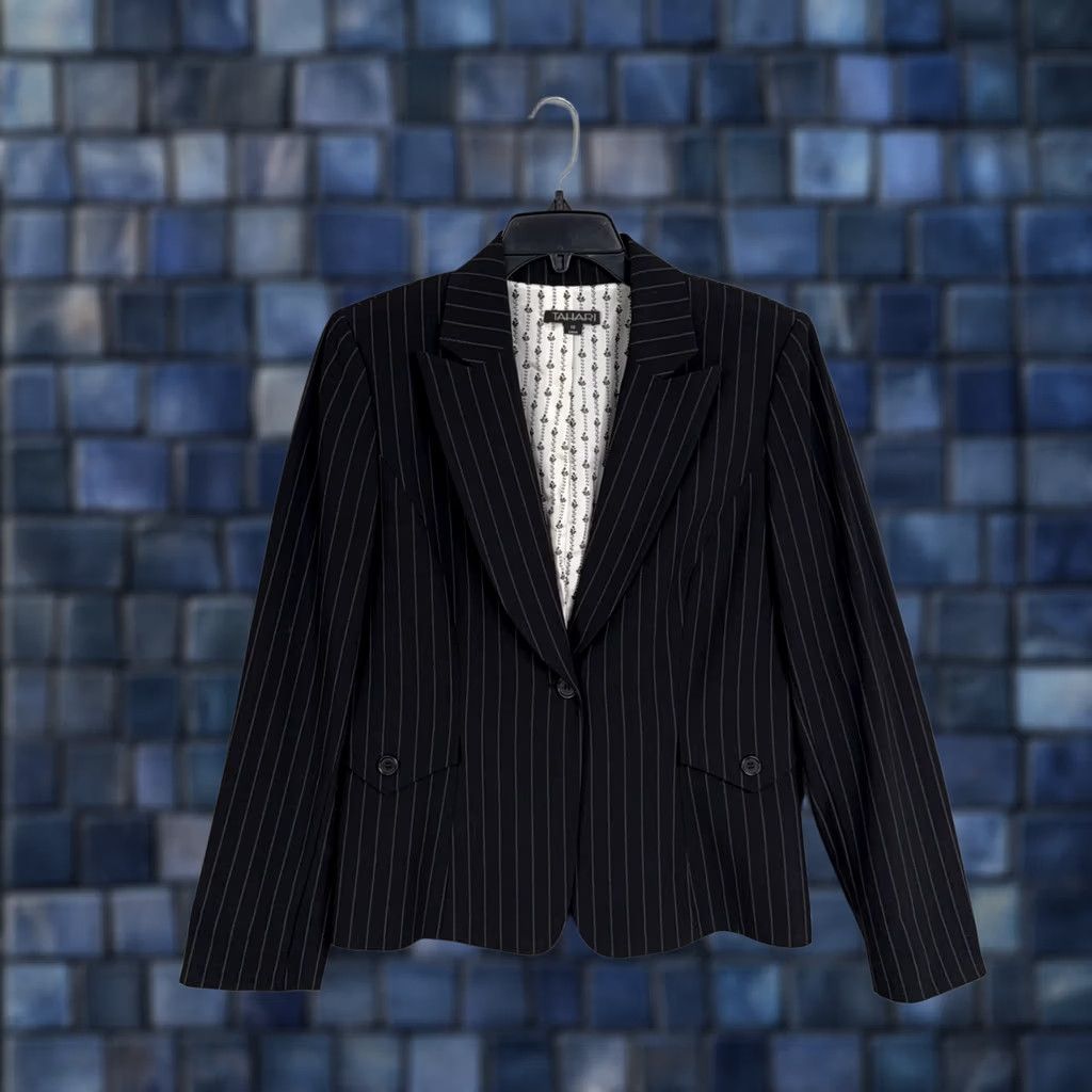 Vintage Tahari Blazer Womens 10 Black Pinstripe Wool Silk Professional Career Office Blazer Women Formal Workwear Mens? Size L / US 10 / IT 46 - 1 Thumbnail