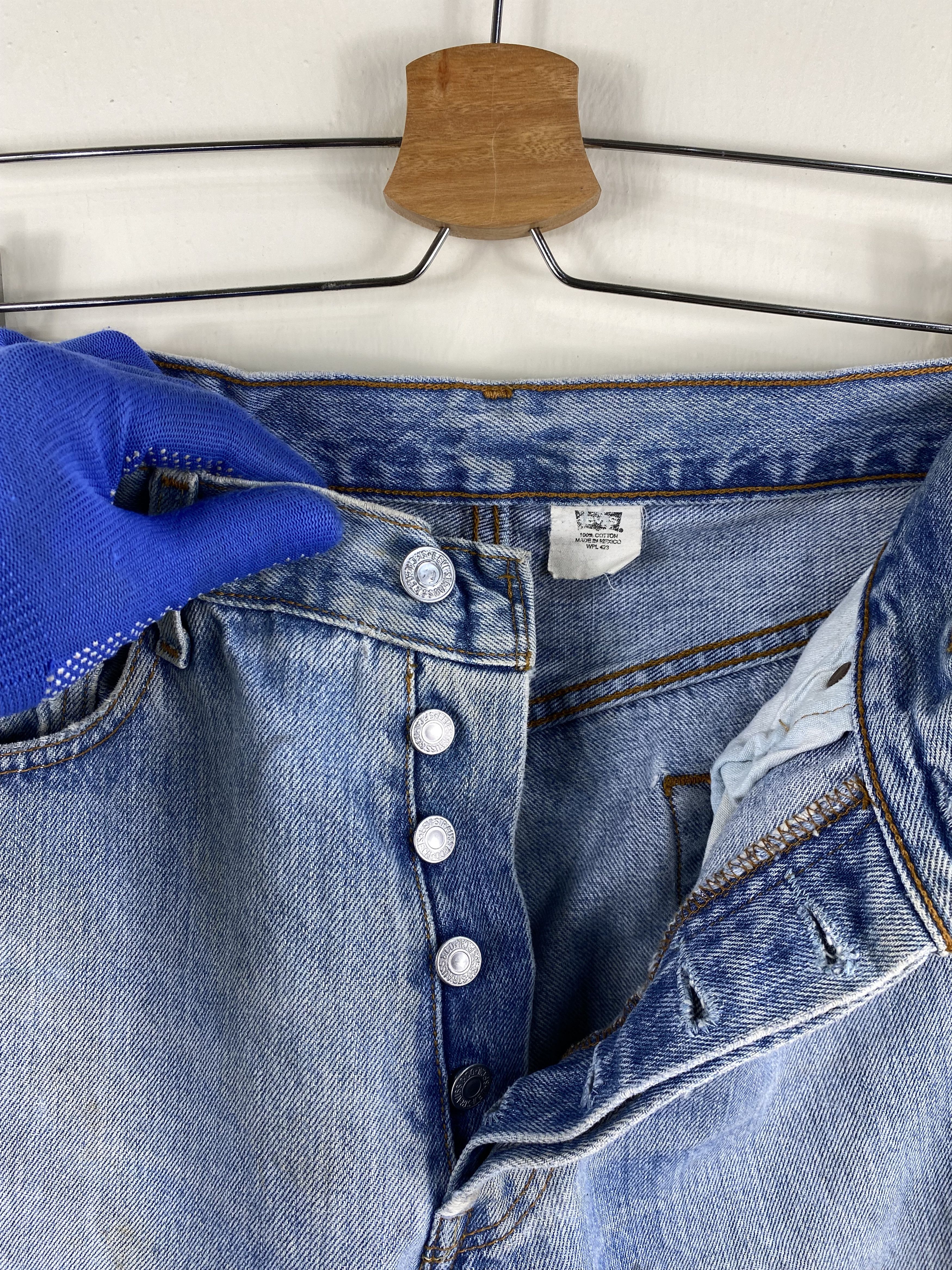 Levi's Vintage Clothing Vintage Levis 501 90s distressed dirty denim W33x29 inch Size US 33 - 8 Thumbnail