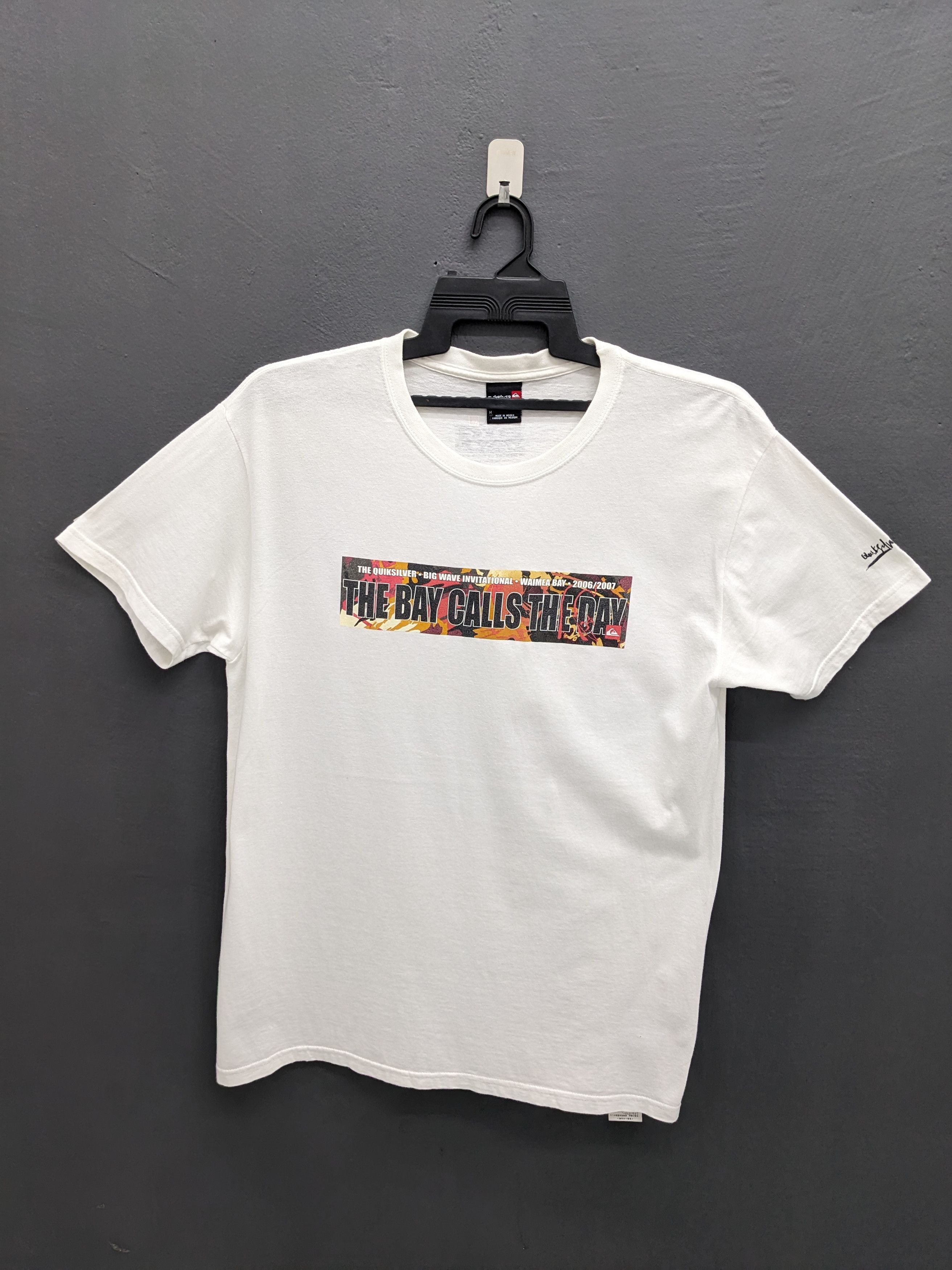 Quiksilver VINTAGE QUIKSILVER THE BAY CALLS THE DAY TSHIRT Size US M / EU 48-50 / 2 - 2 Thumbnail