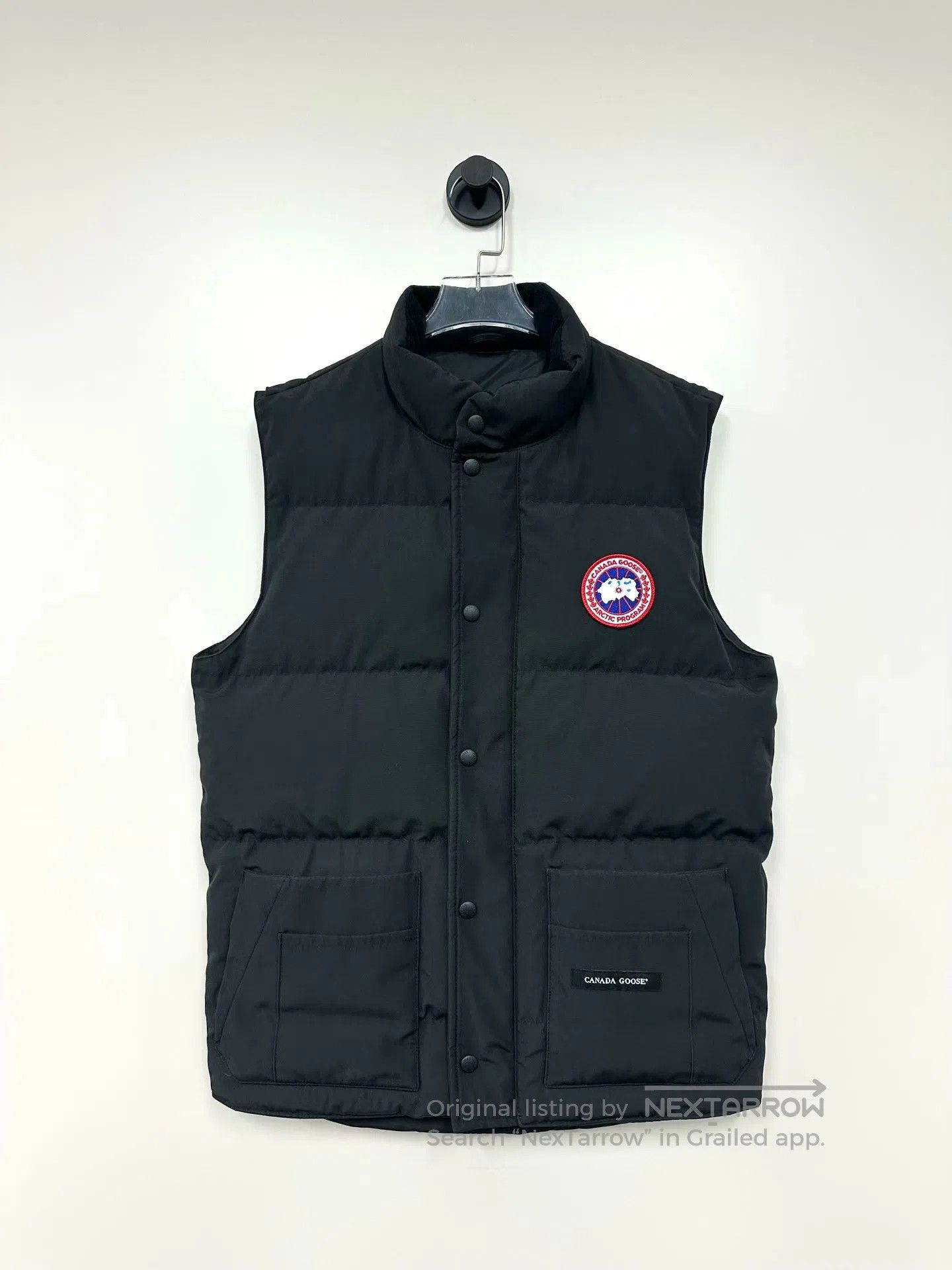 Canada Goose Canada Goose Black down jacket with a logo on the chest| Size US S / EU 44-46 / 1 - 1 Thumbnail